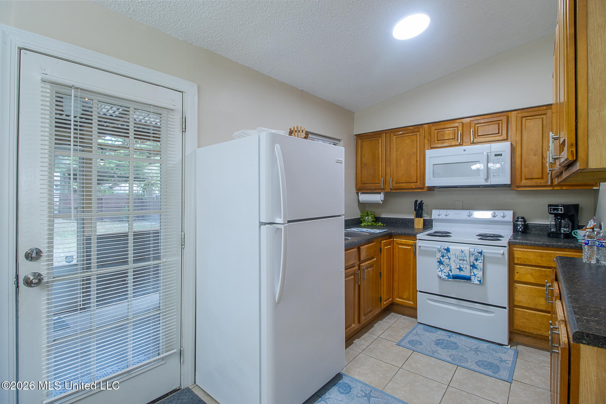 492 Central Avenue Property Photo 11