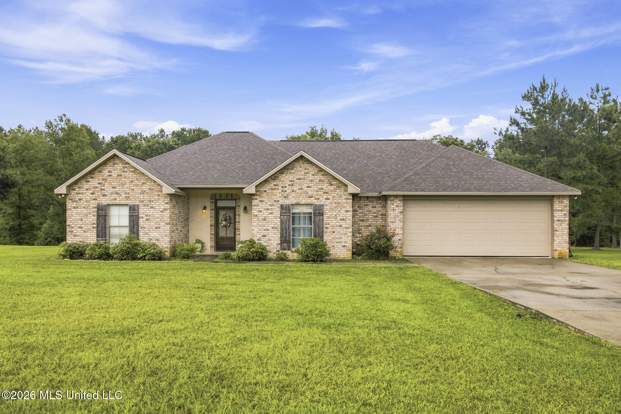 1059 Winding Road Property Photo 2
