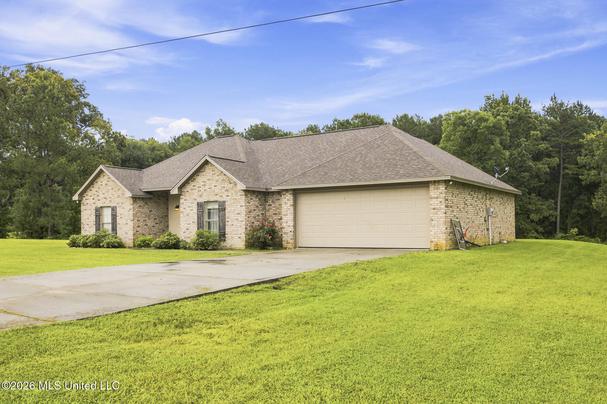 1059 Winding Road Property Photo 3