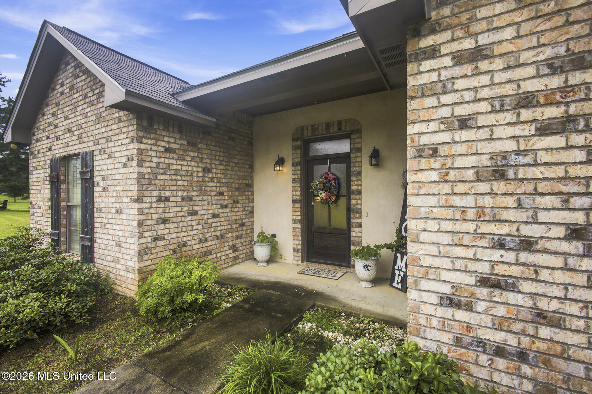 1059 Winding Road Property Photo 4
