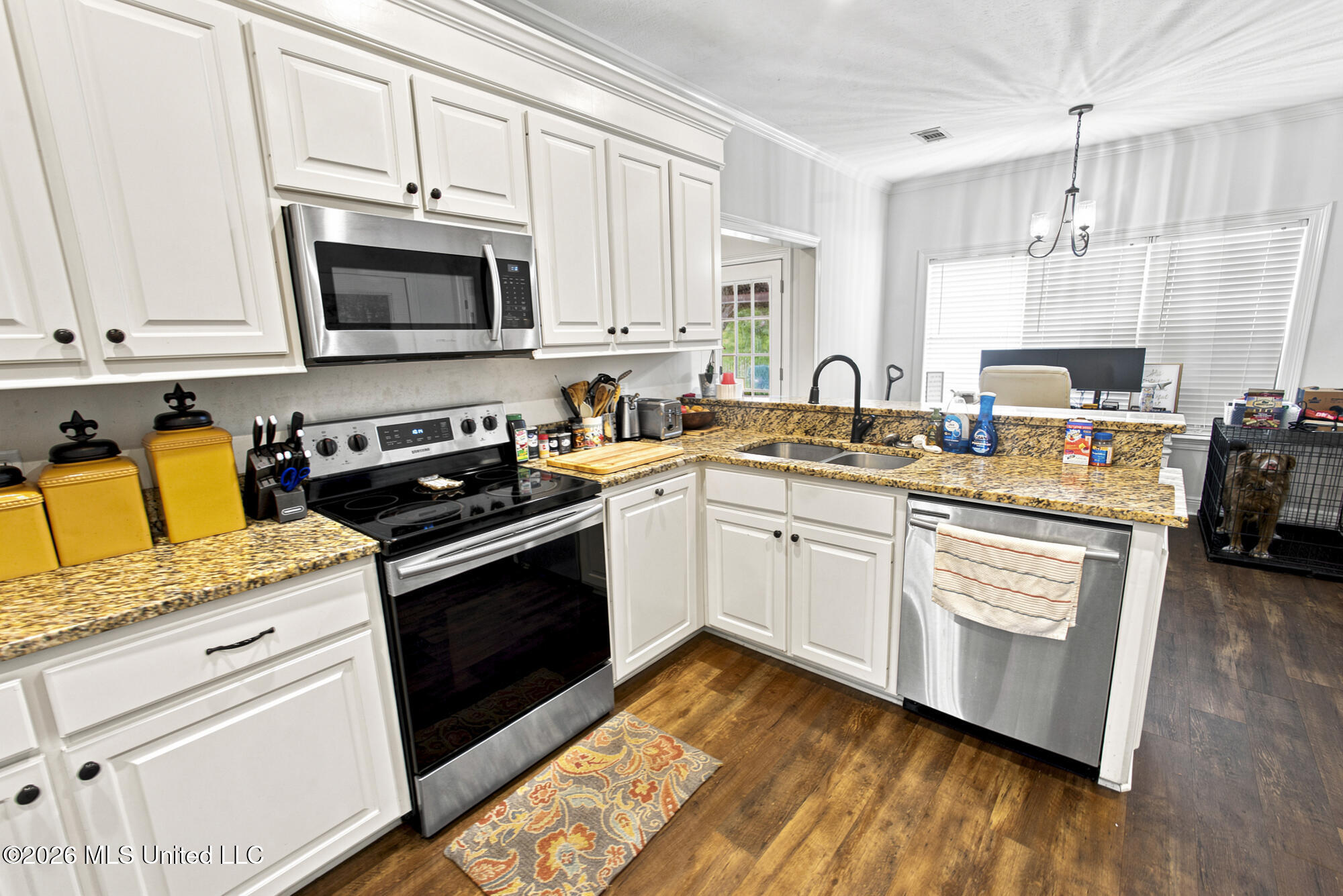 1059 Winding Road Property Photo 9