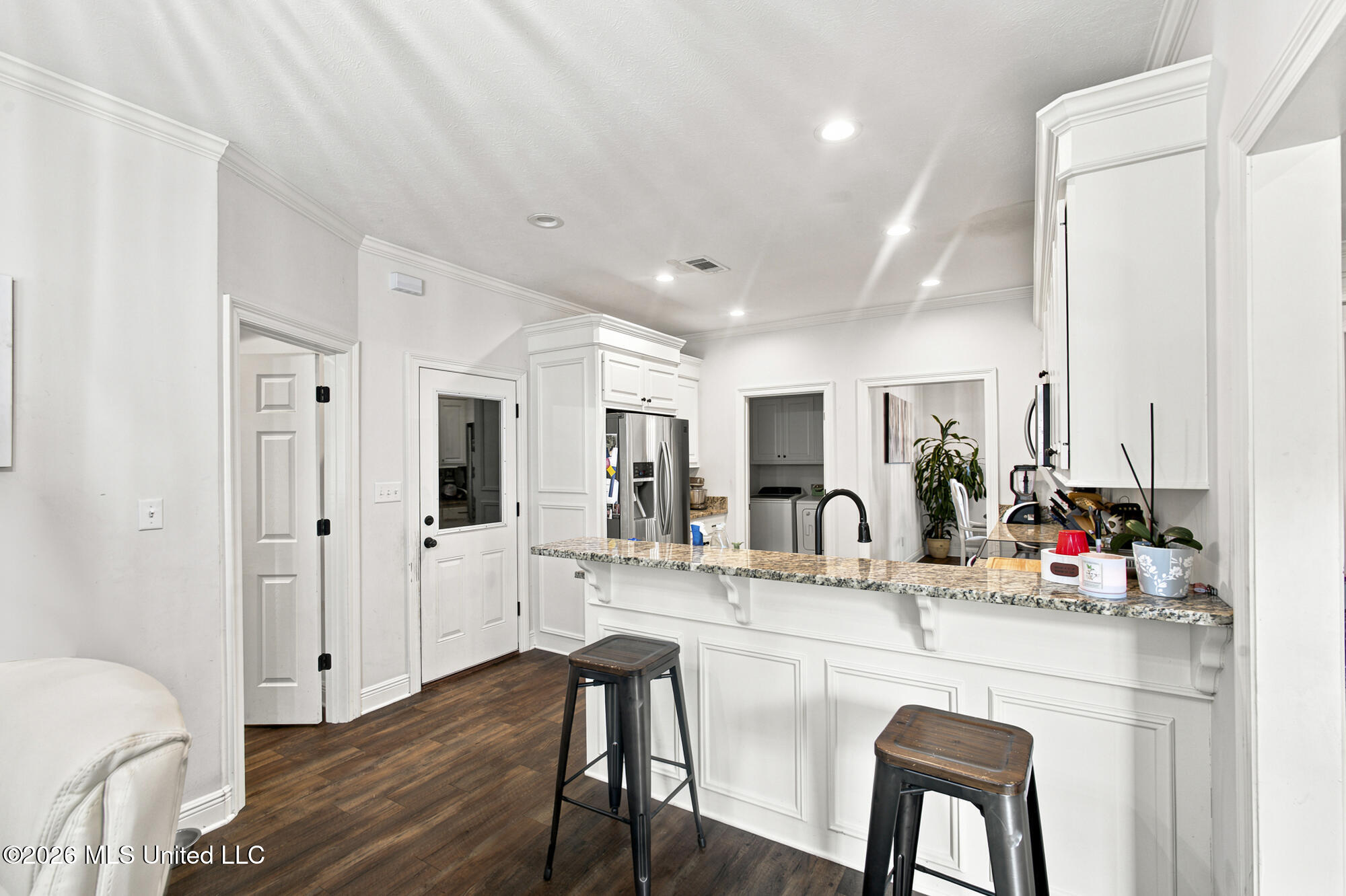 1059 Winding Road Property Photo 10