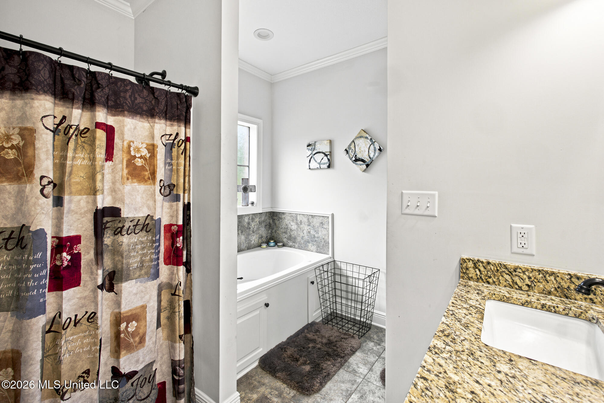1059 Winding Road Property Photo 14