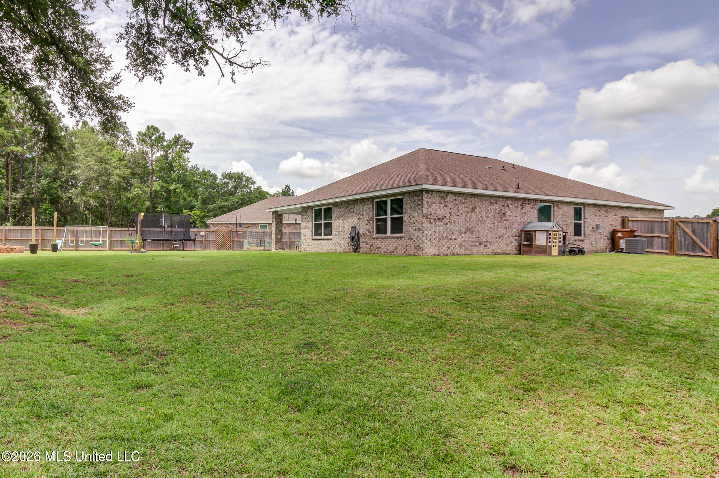 17885 Tingle Drive Property Photo 3