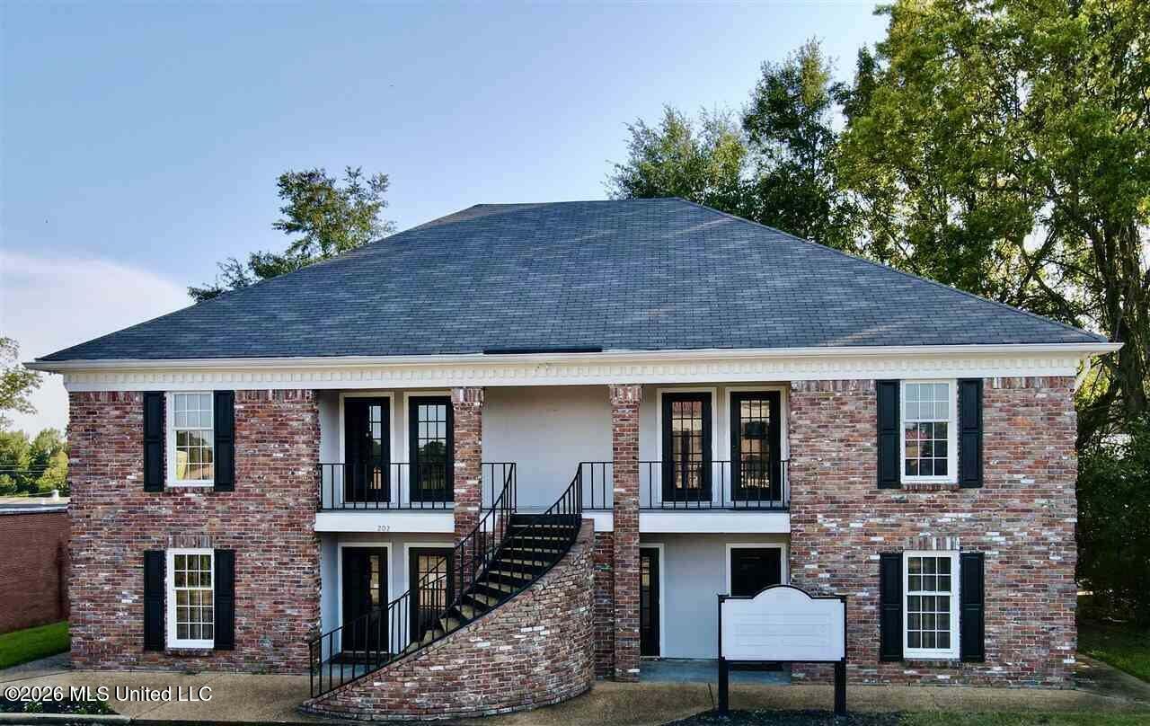 202 E Government Street Property Photo 1