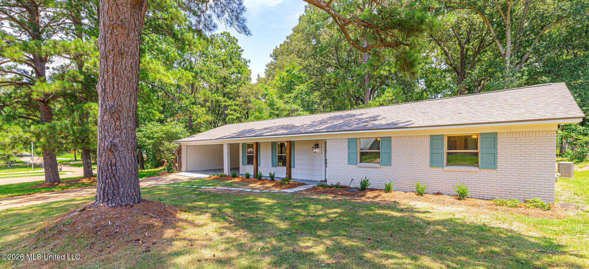 1209 Laurelwood Drive Property Photo 2
