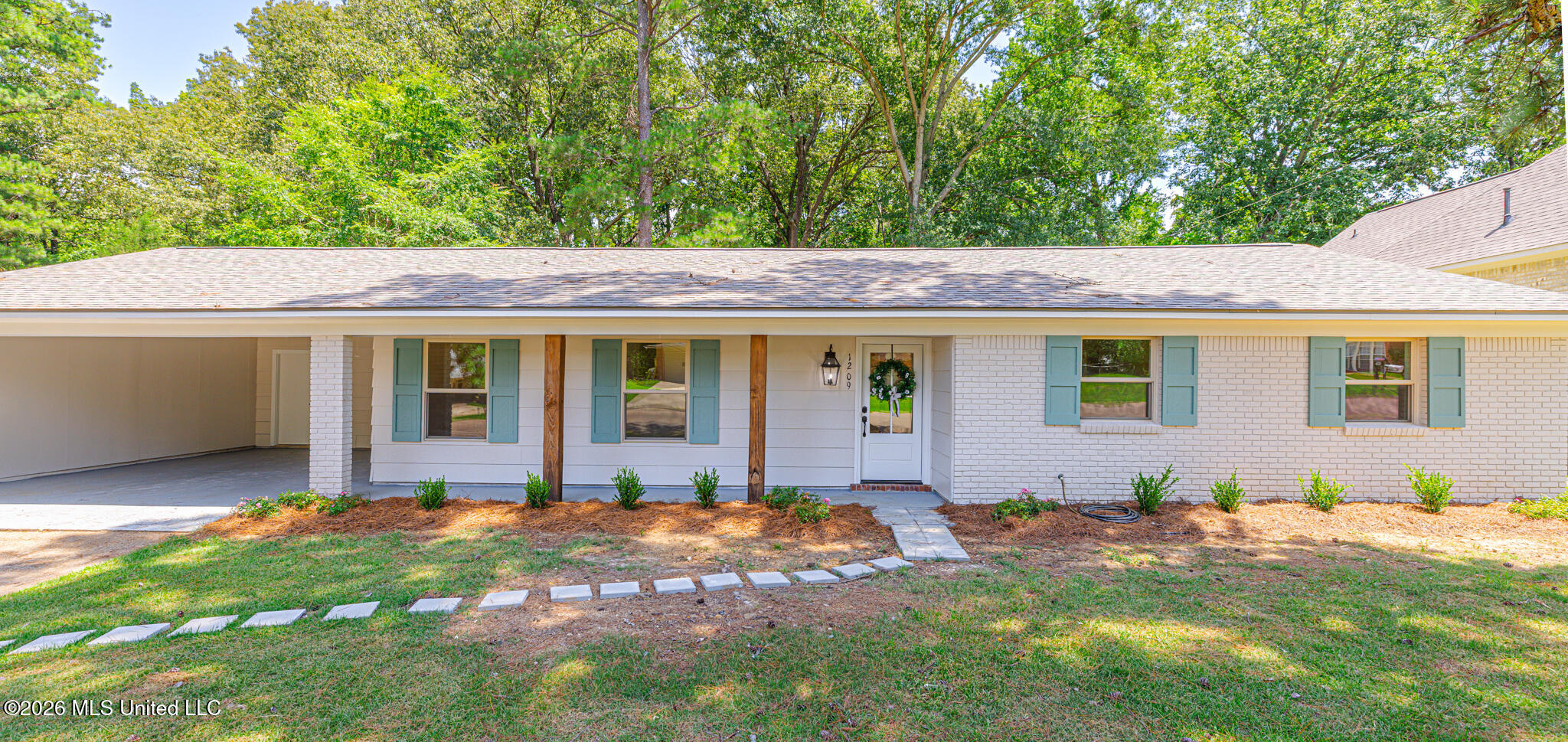 1209 Laurelwood Drive Property Photo 3
