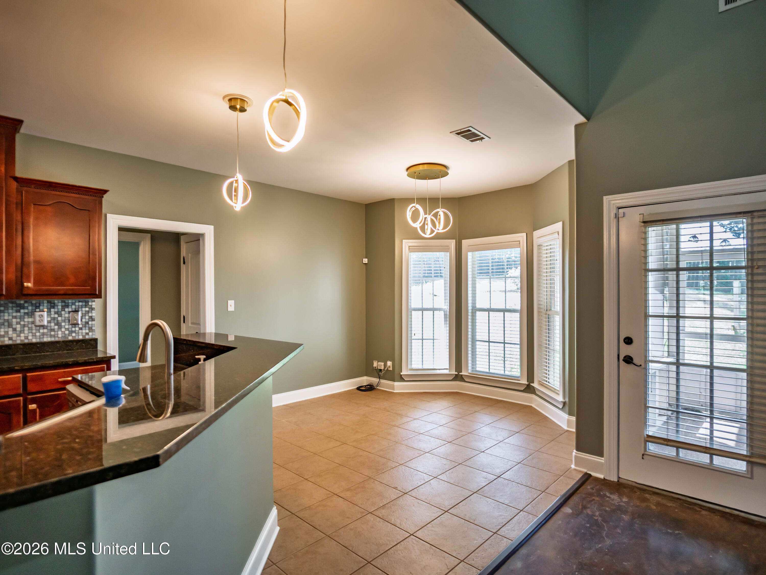 109 Cambridge Cove Property Photo 7