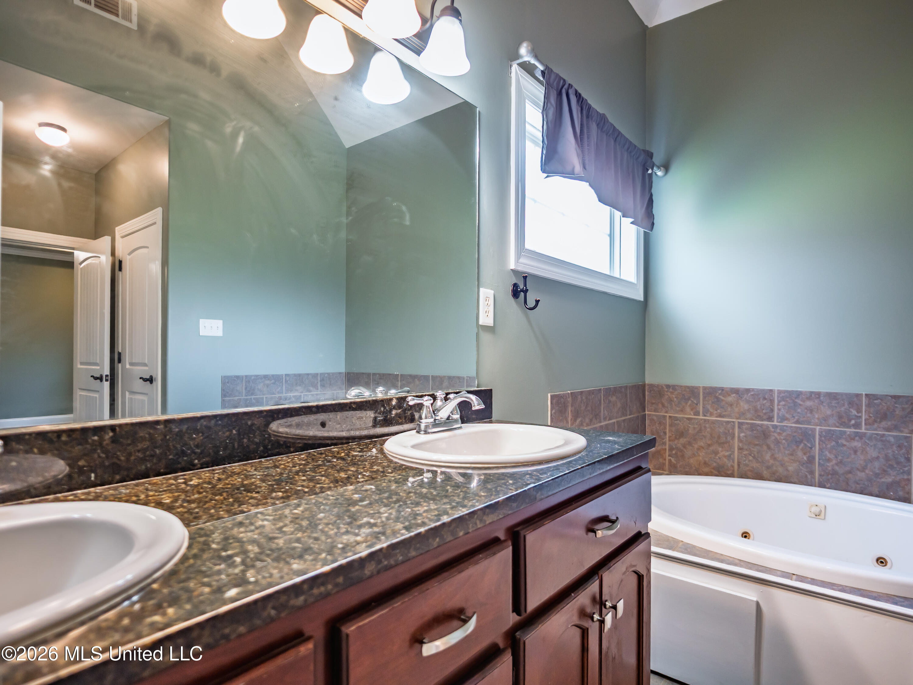 109 Cambridge Cove Property Photo 26