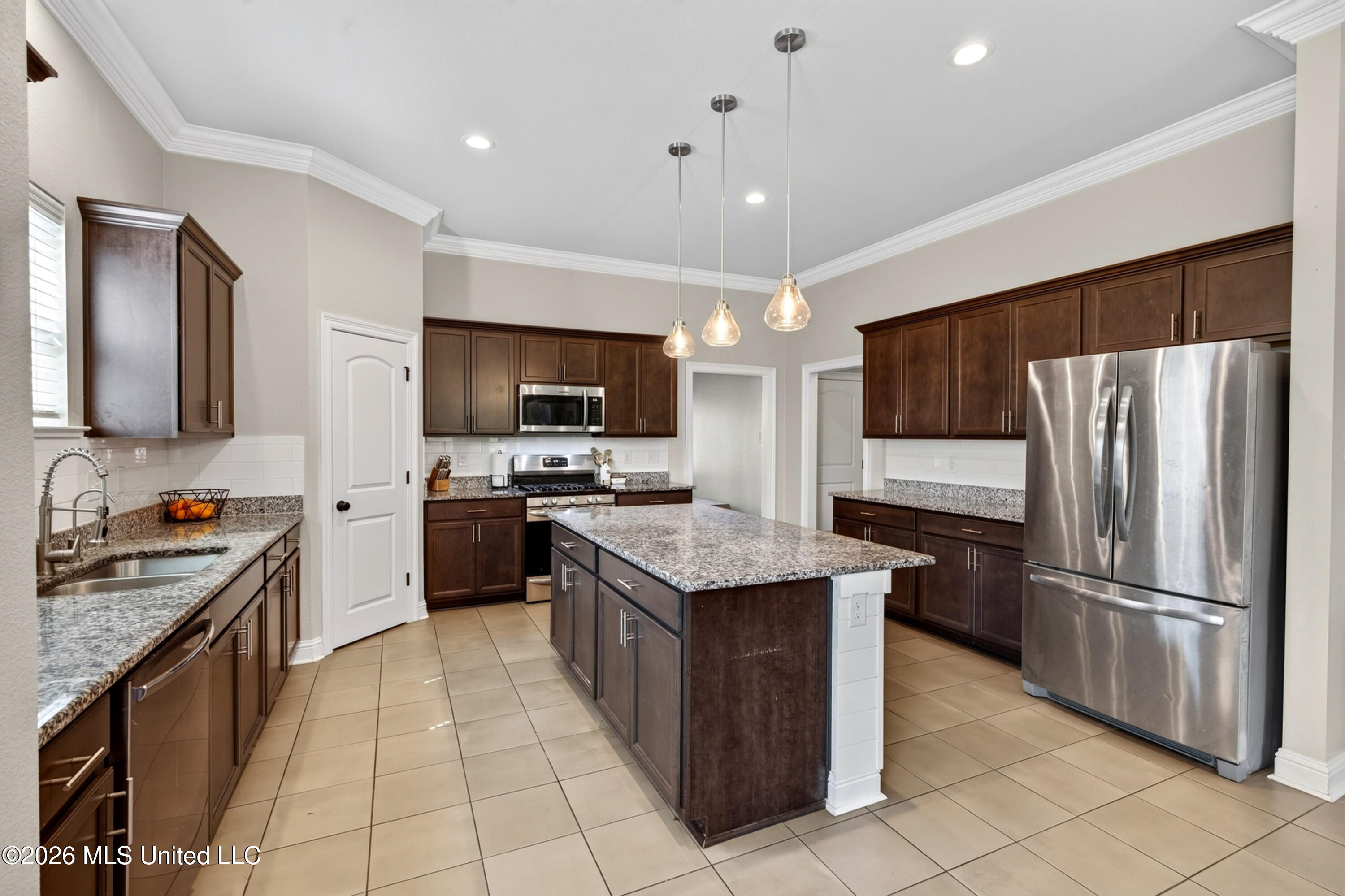 16463-r Millsaps Avenue Property Photo 8
