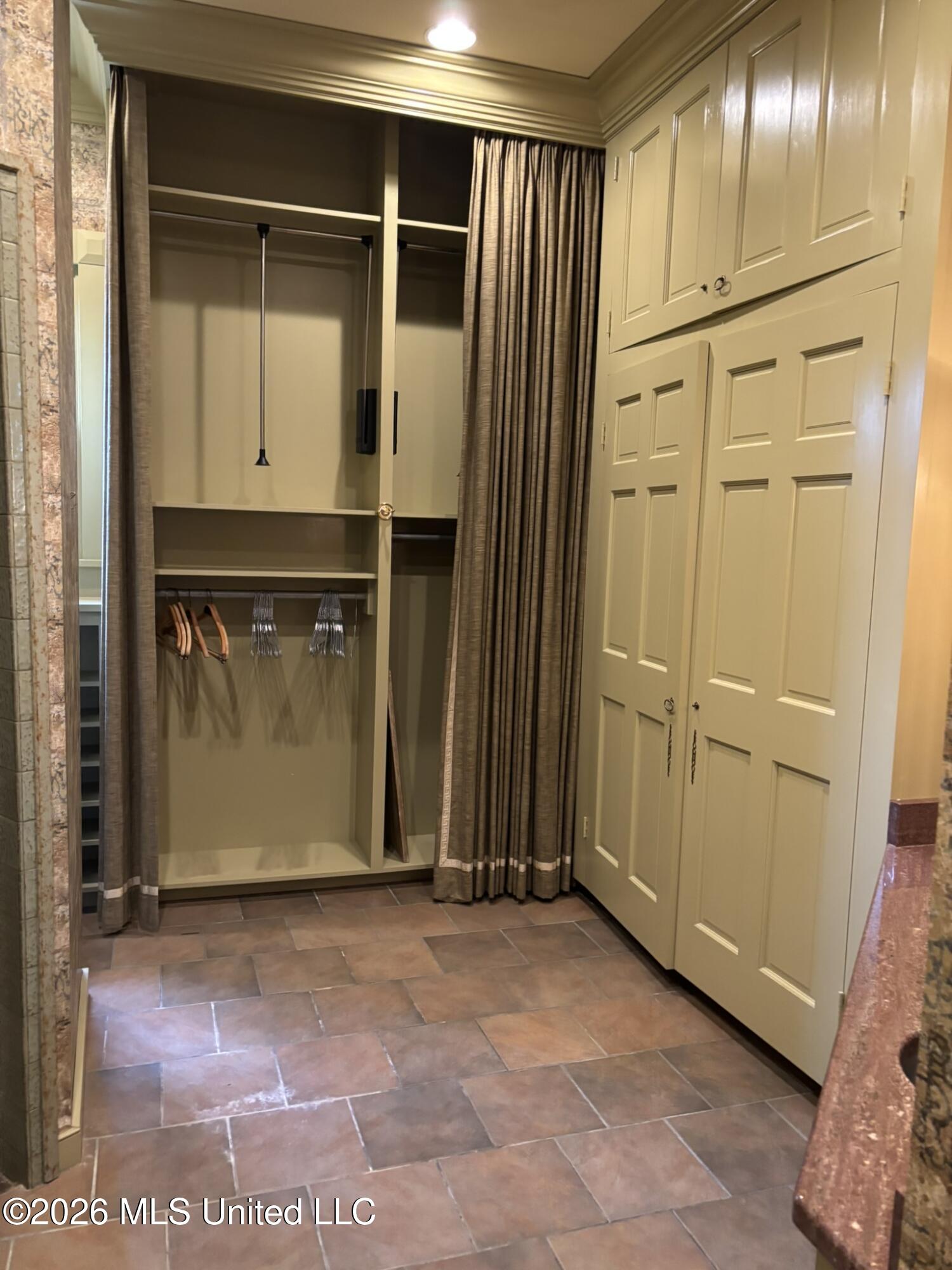 705 Washington Street Property Photo 17