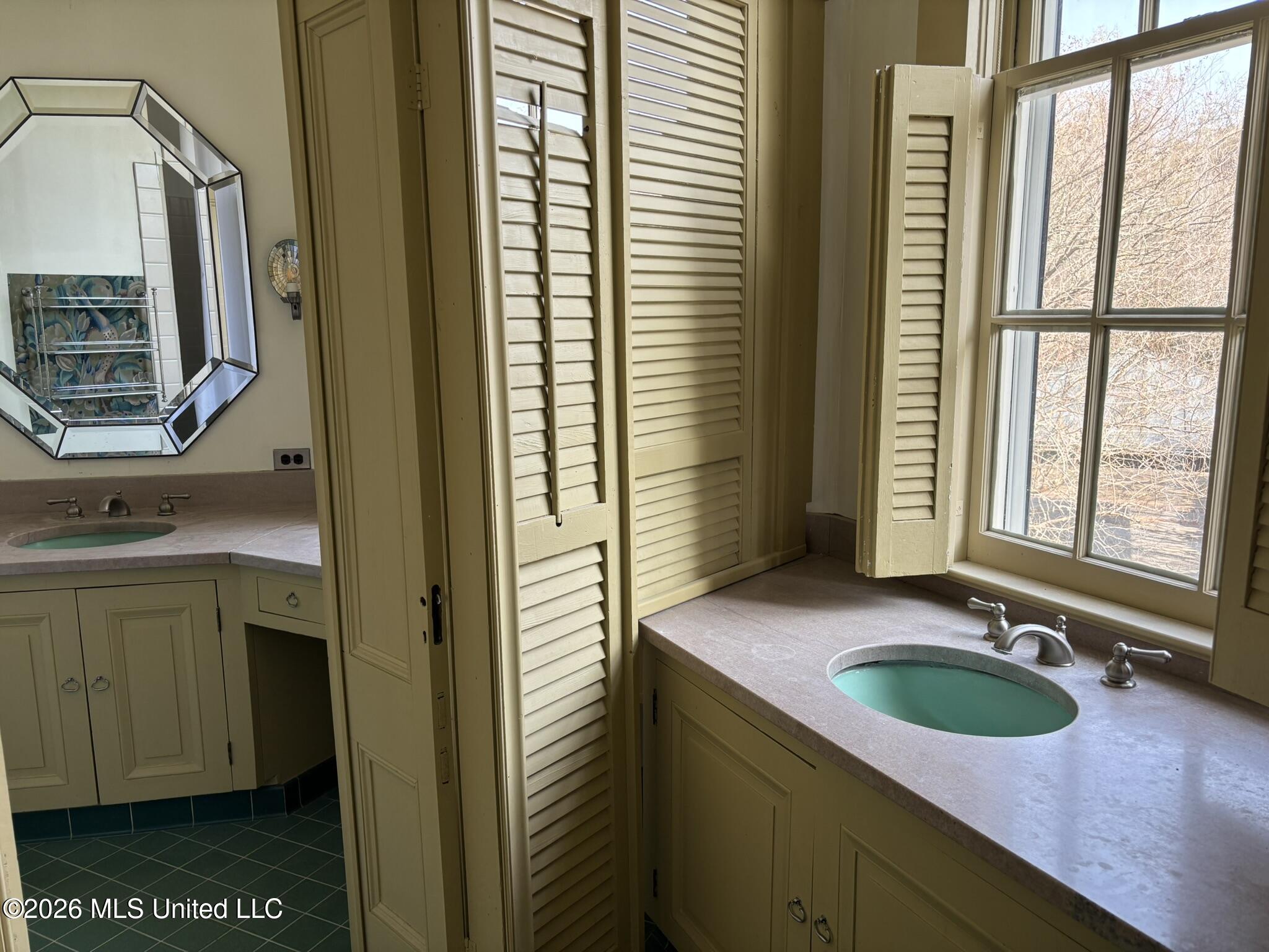 705 Washington Street Property Photo 23