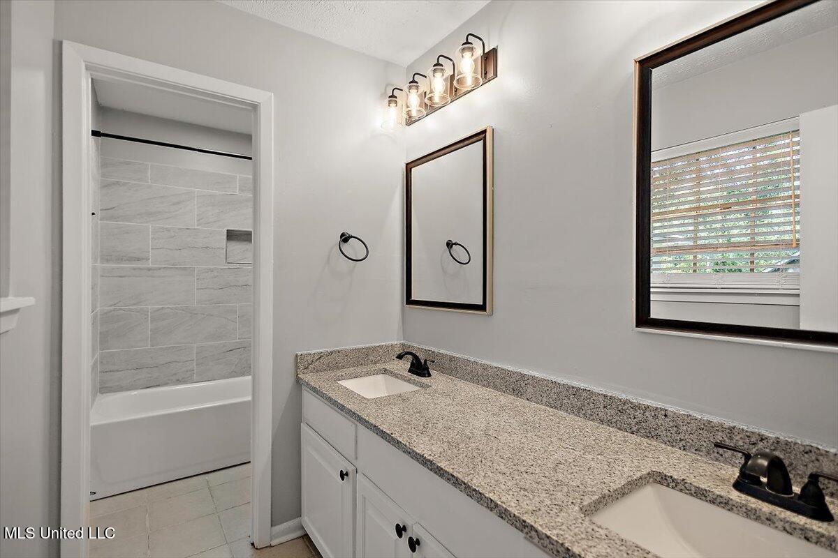 36 Pebble Hill Drive Property Photo 4
