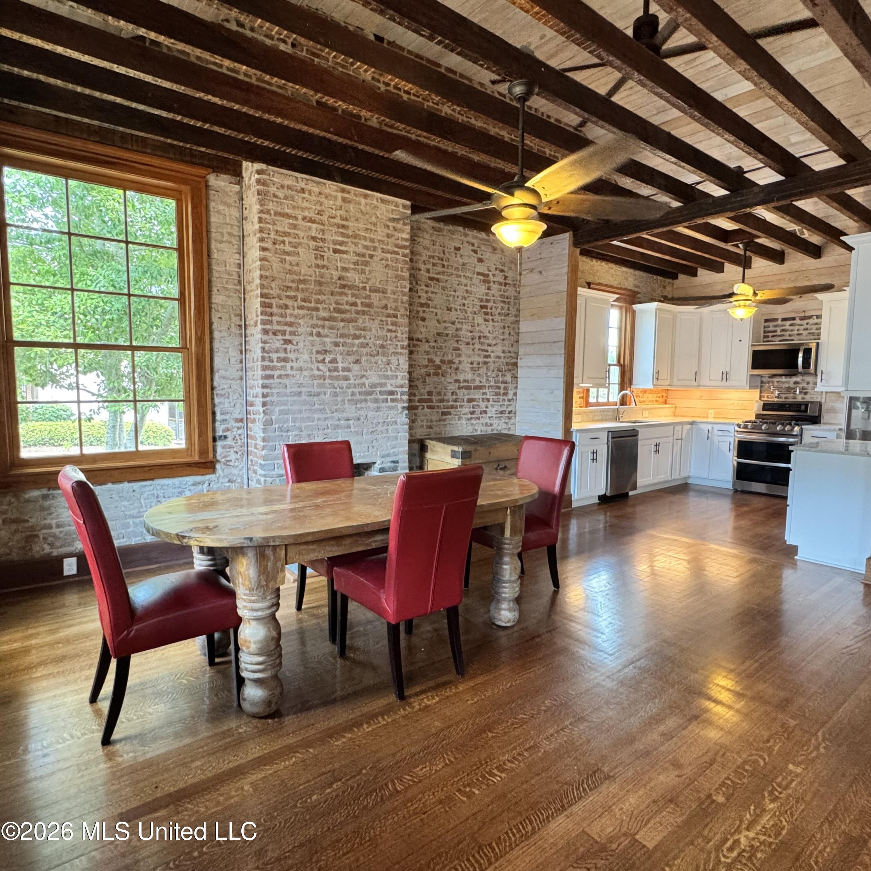 207 S Commerce Street Property Photo 2