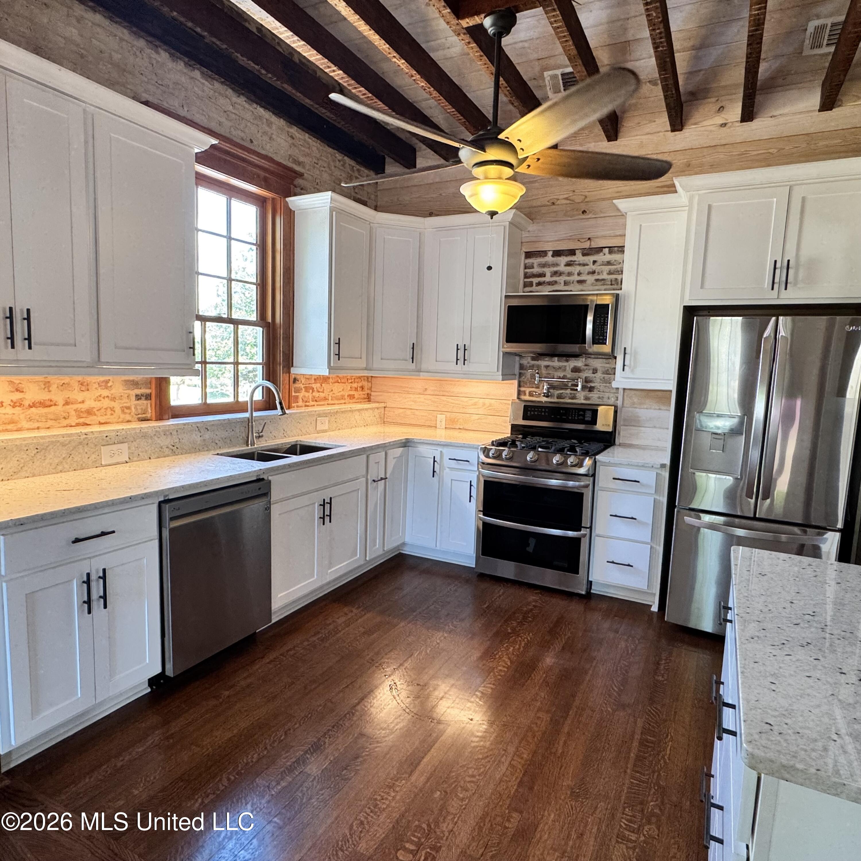 207 S Commerce Street Property Photo 3