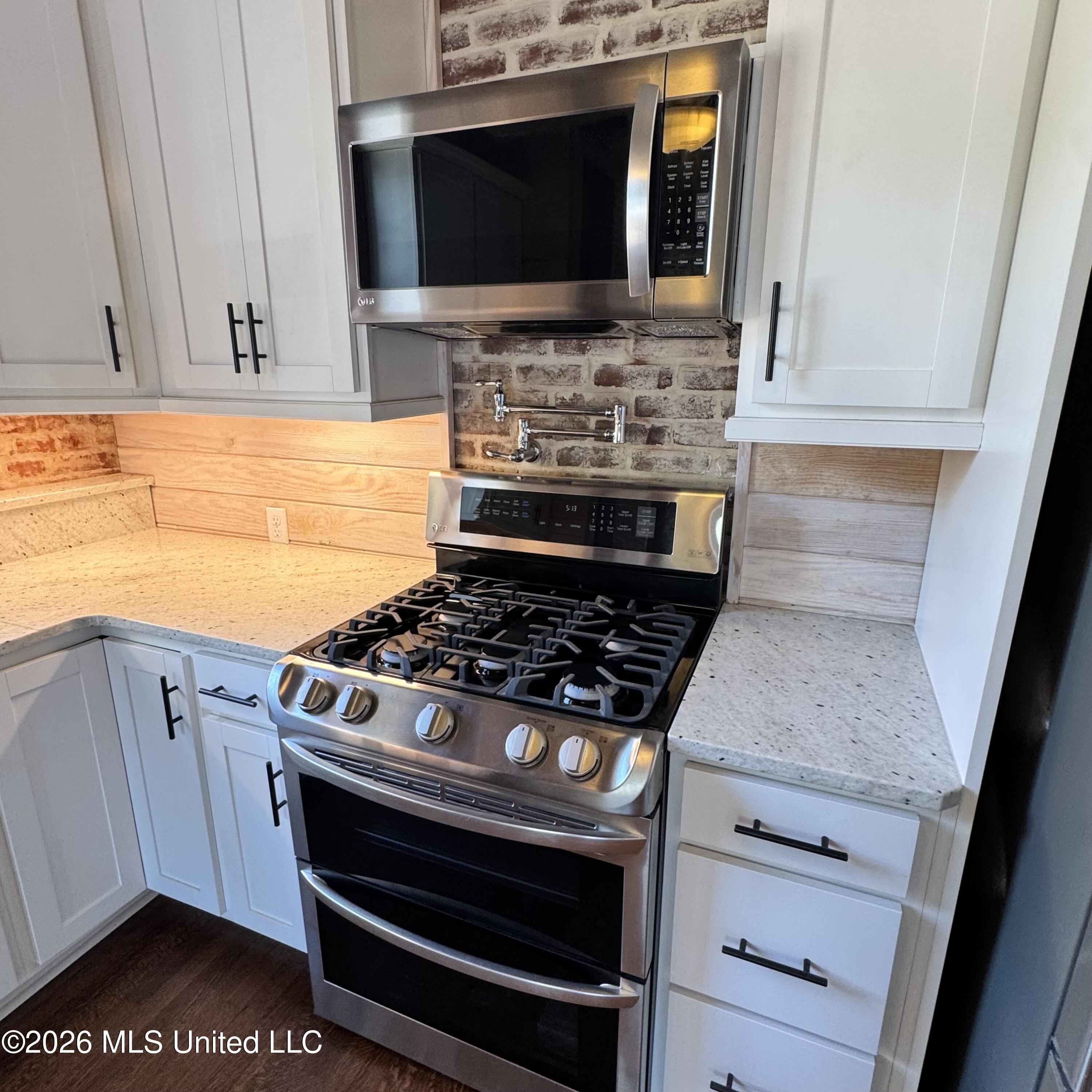 207 S Commerce Street Property Photo 5