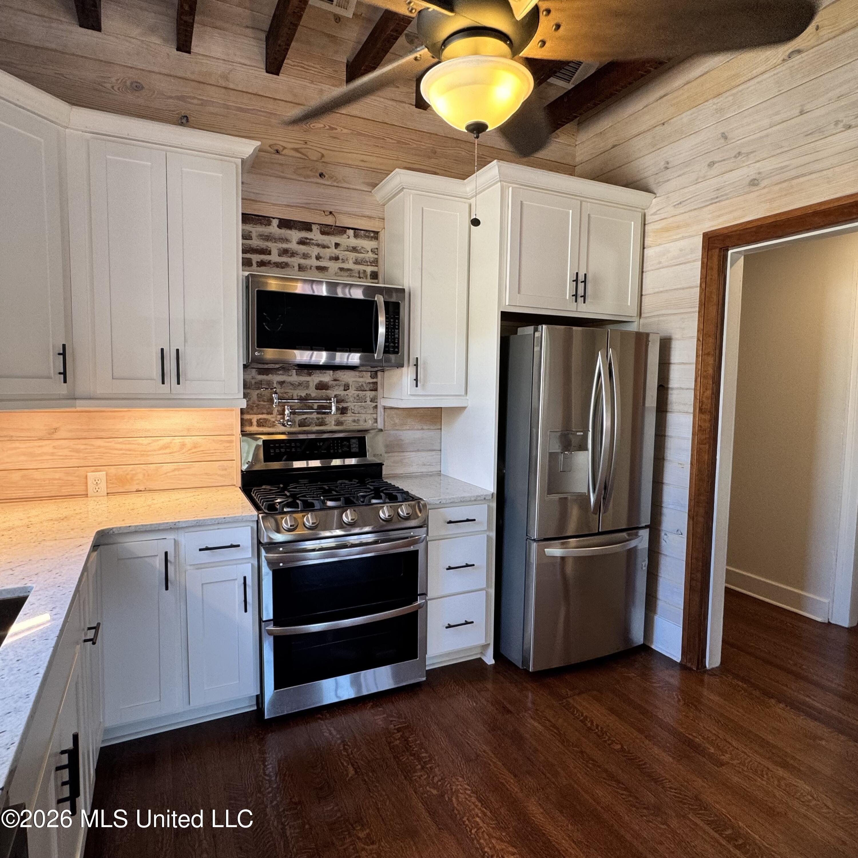 207 S Commerce Street Property Photo 6
