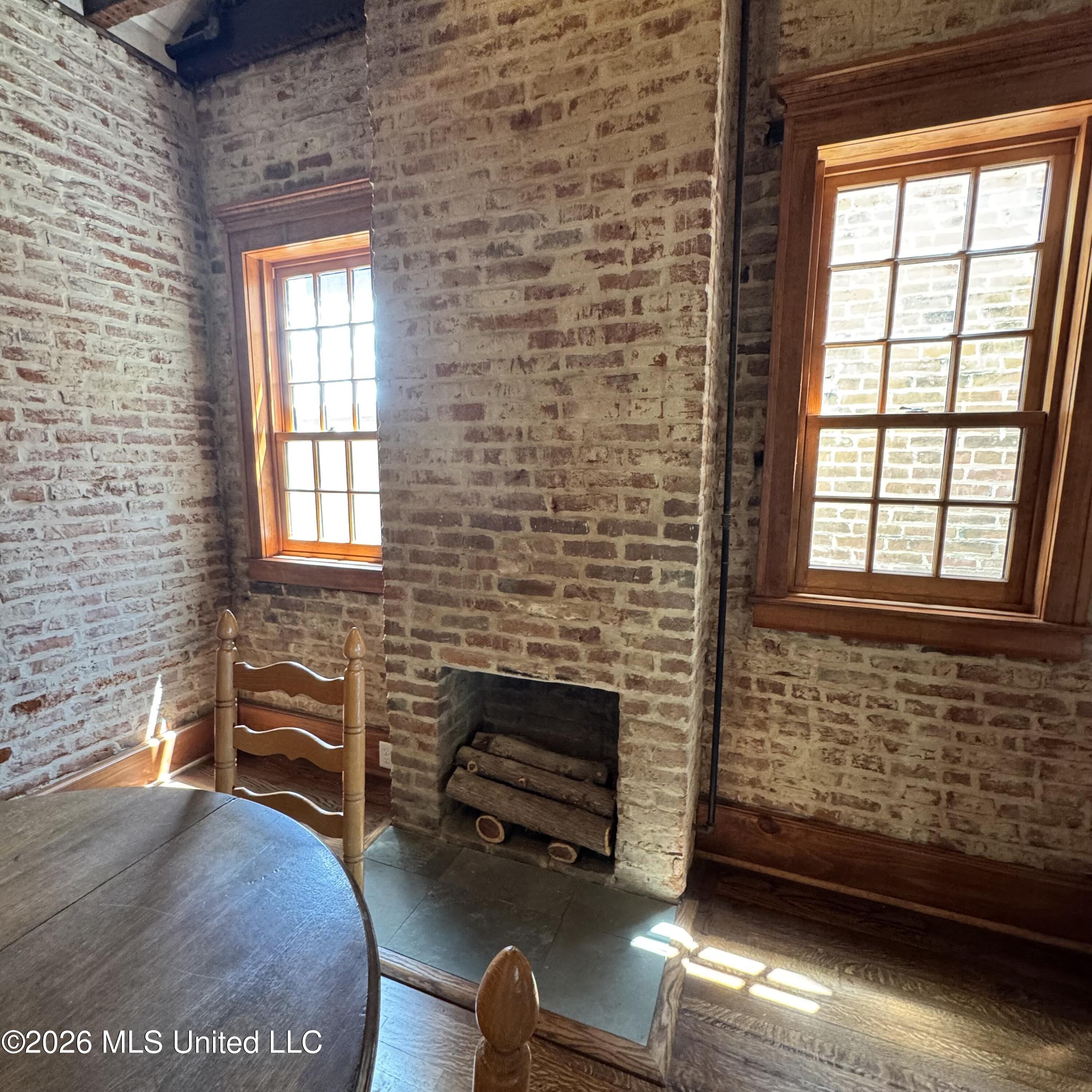 207 S Commerce Street Property Photo 9
