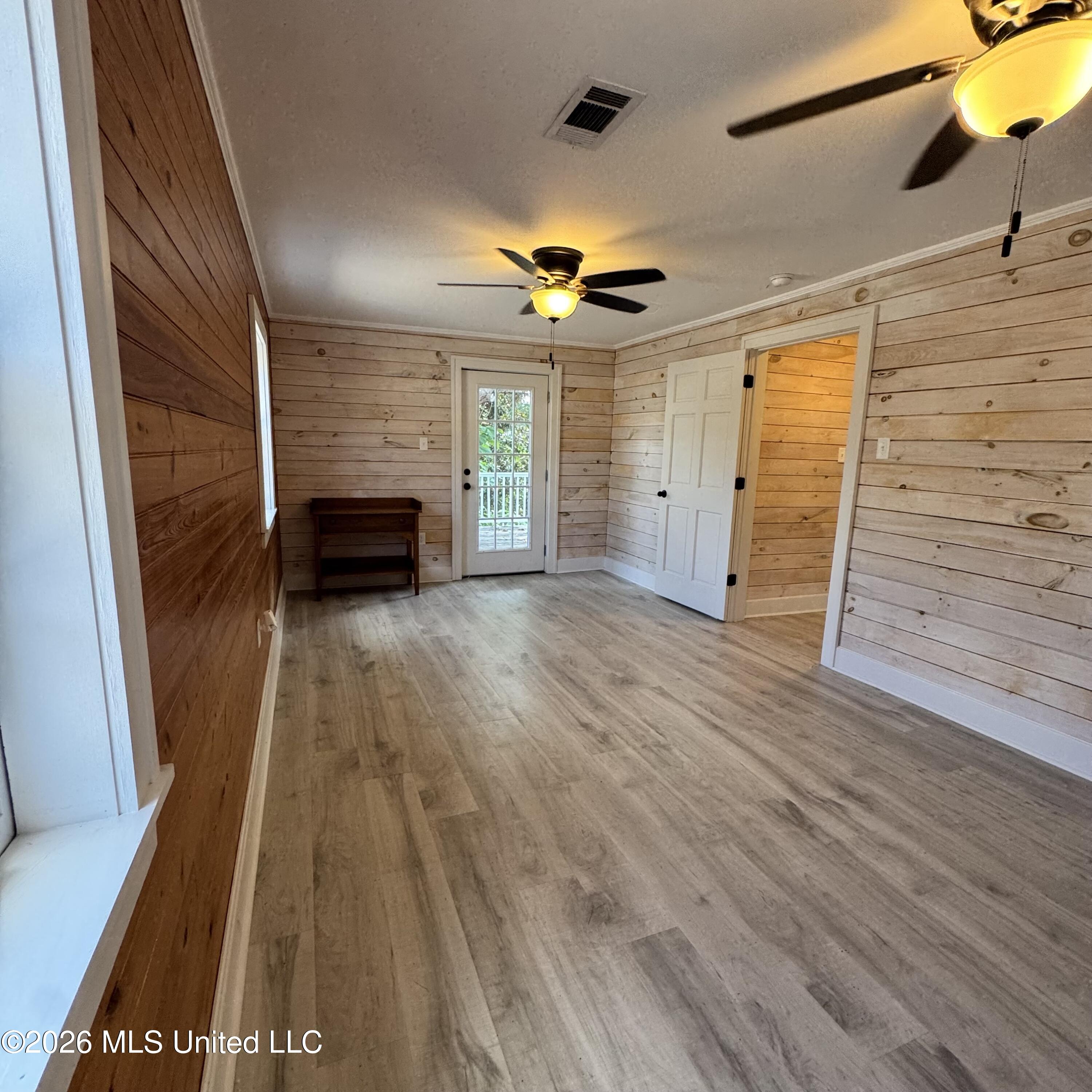 207 S Commerce Street Property Photo 16