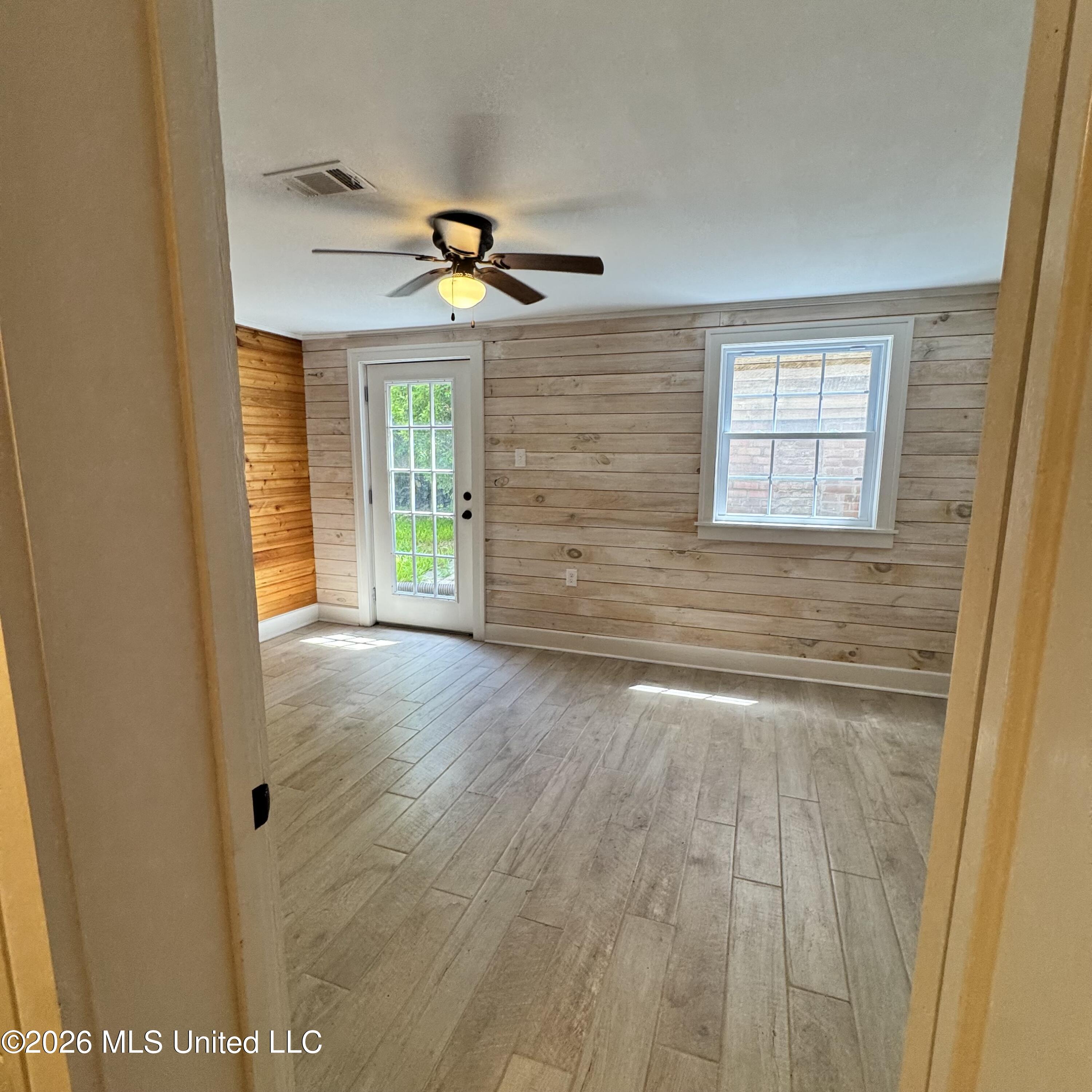 207 S Commerce Street Property Photo 25