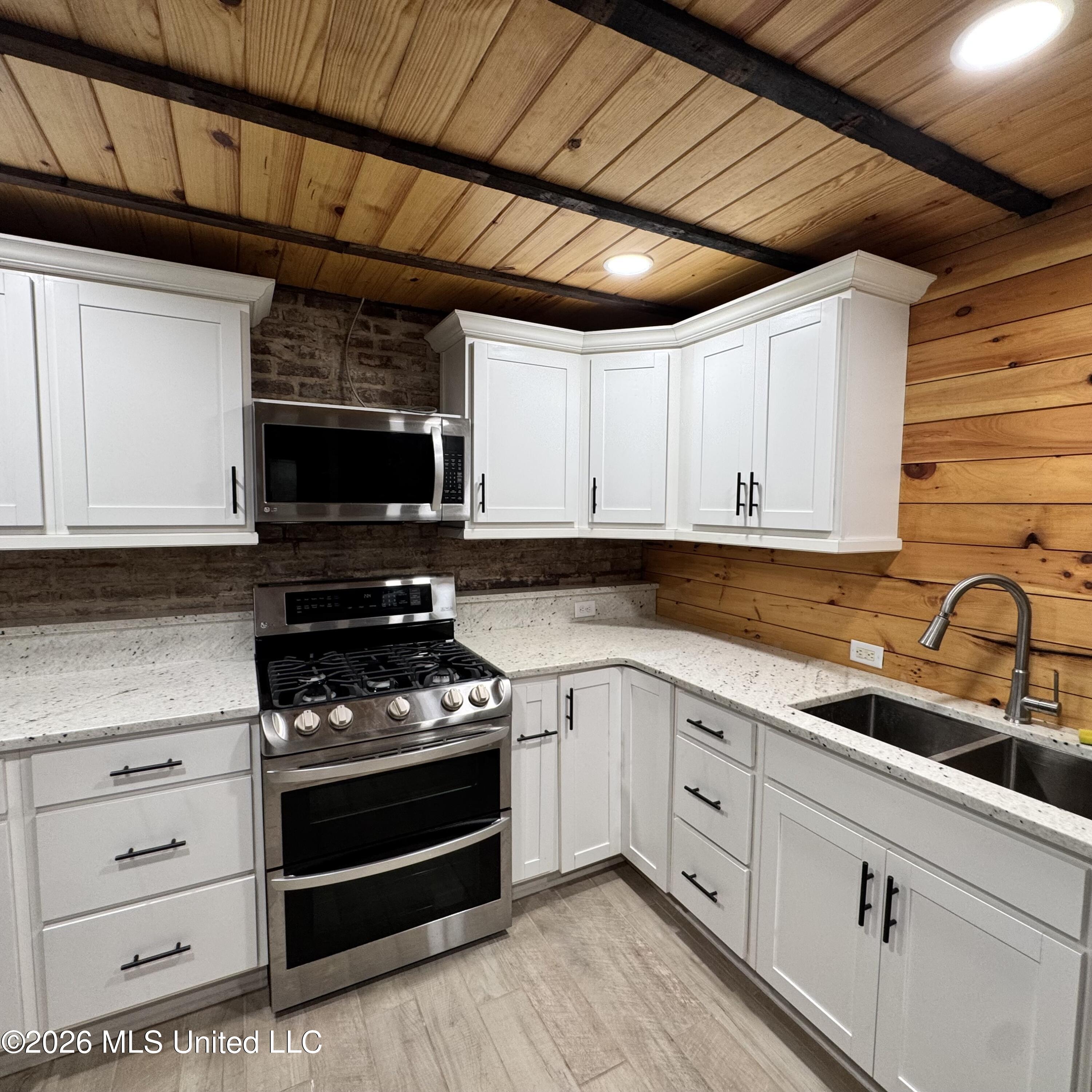 207 S Commerce Street Property Photo 27