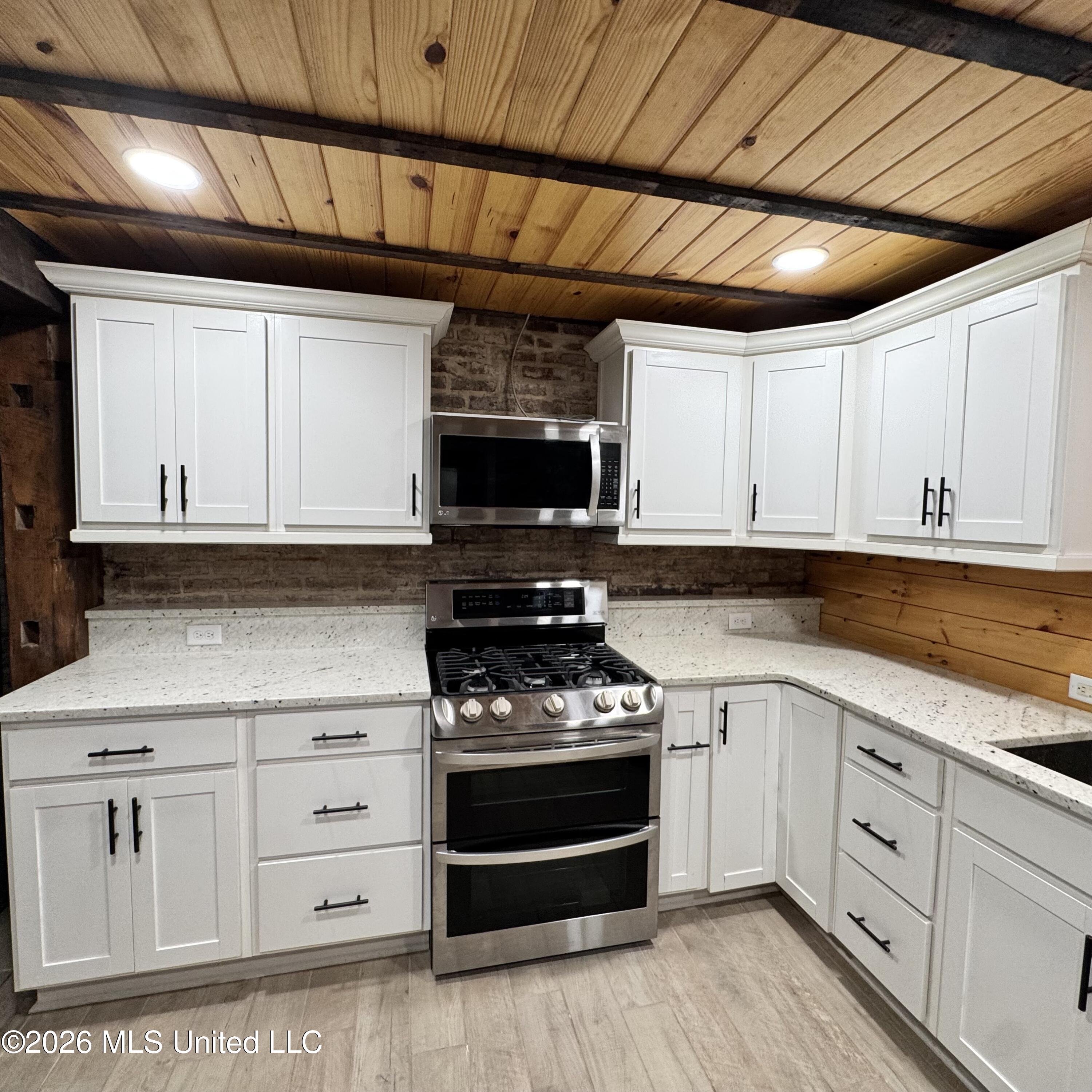 207 S Commerce Street Property Photo 28