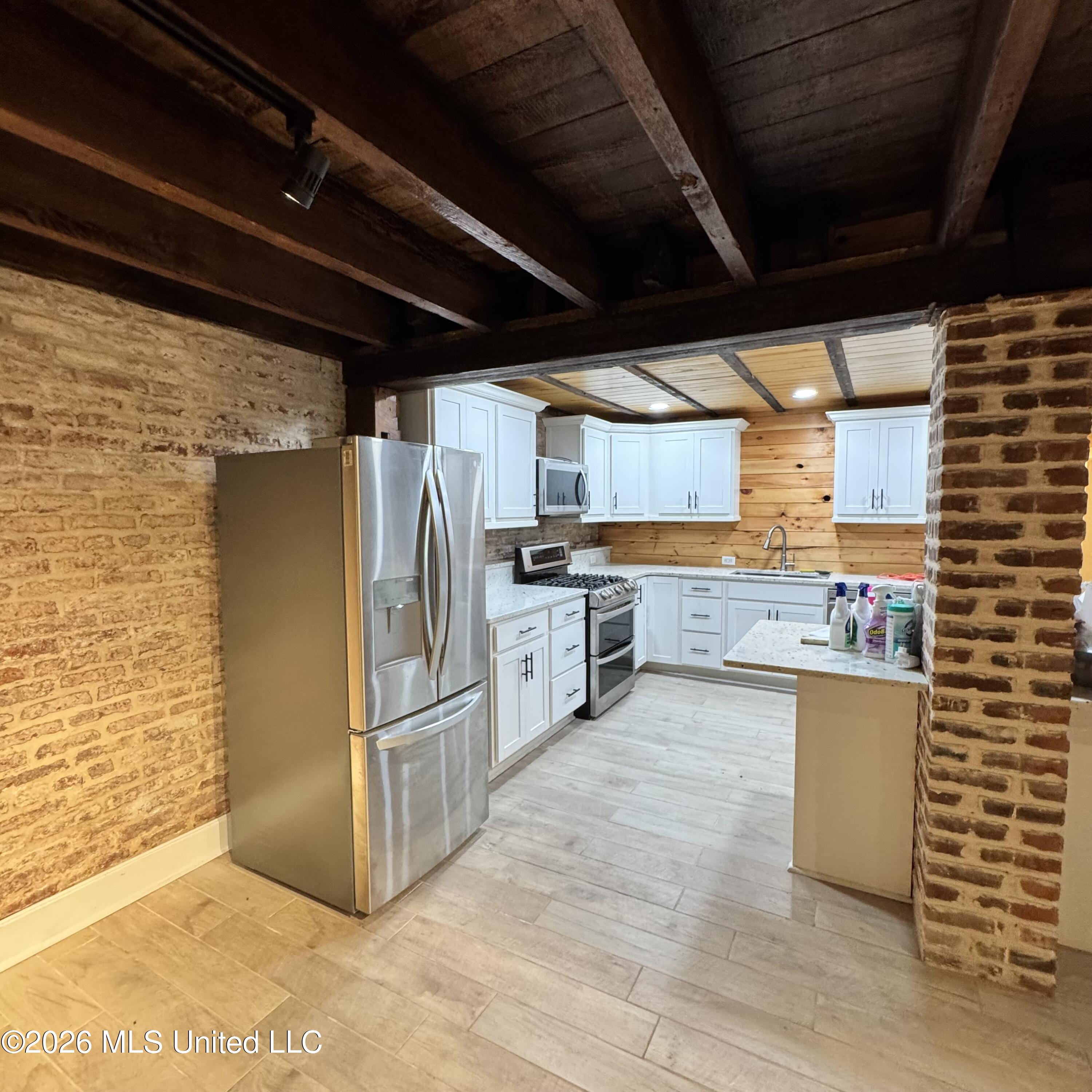 207 S Commerce Street Property Photo 29