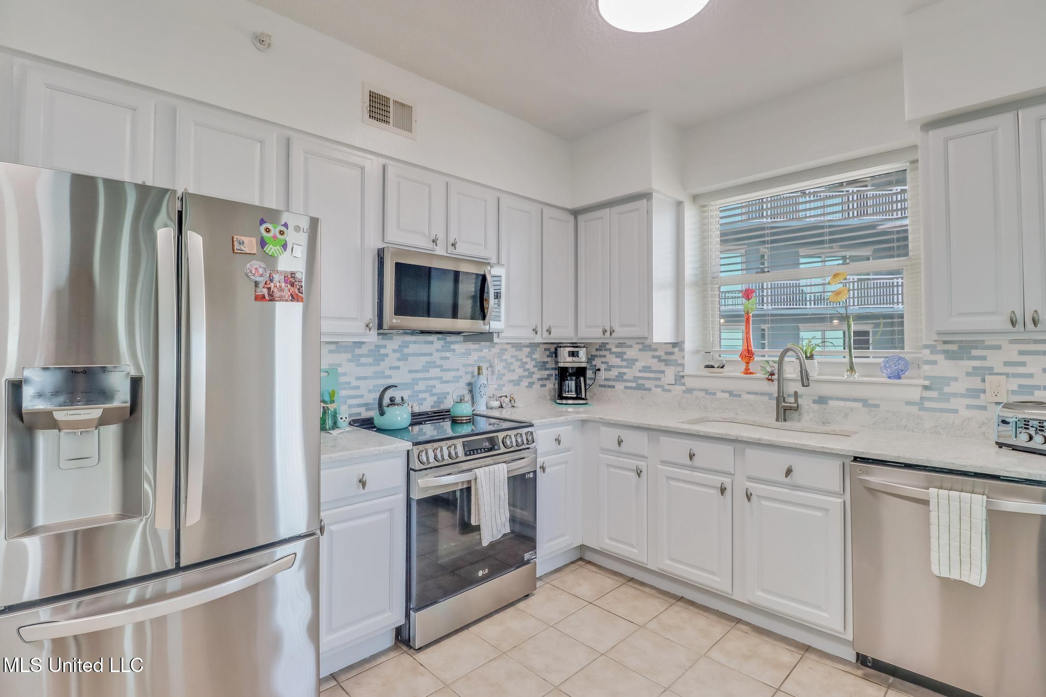 2228 Beach Drive Property Photo 10