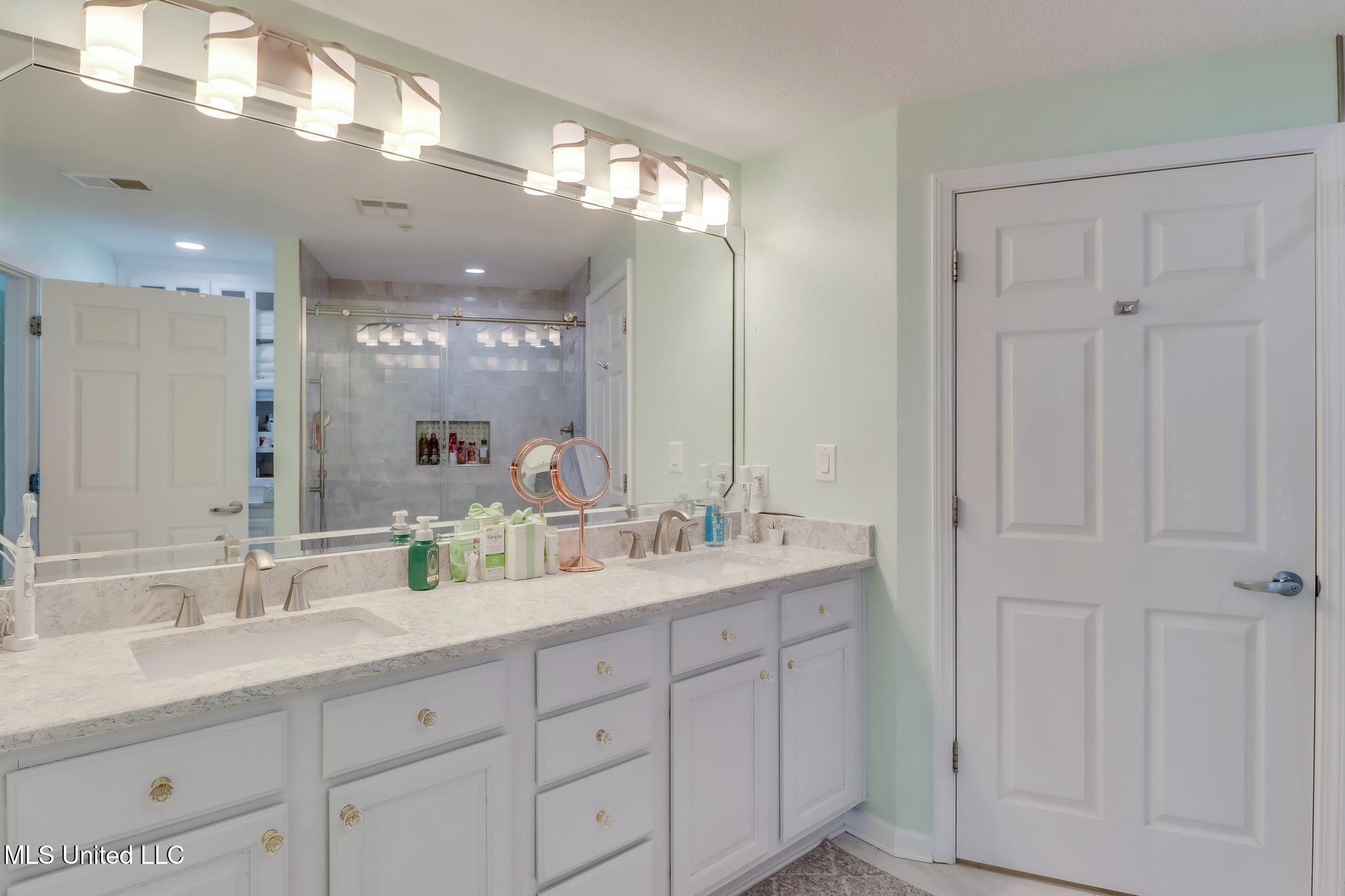 2228 Beach Drive Property Photo 15