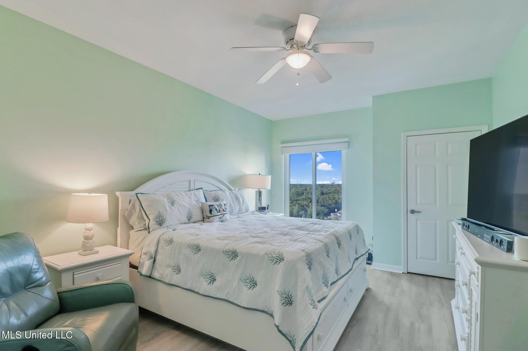 2228 Beach Drive Property Photo 16