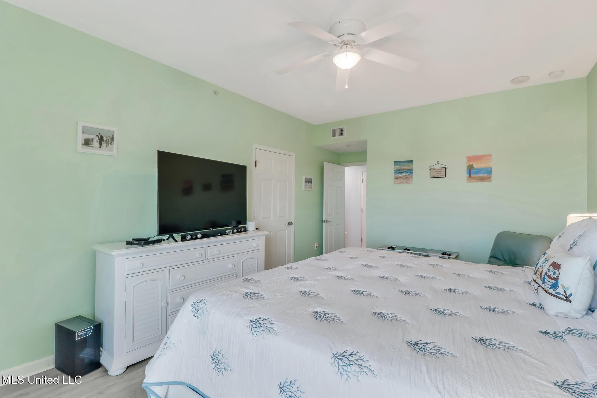 2228 Beach Drive Property Photo 17