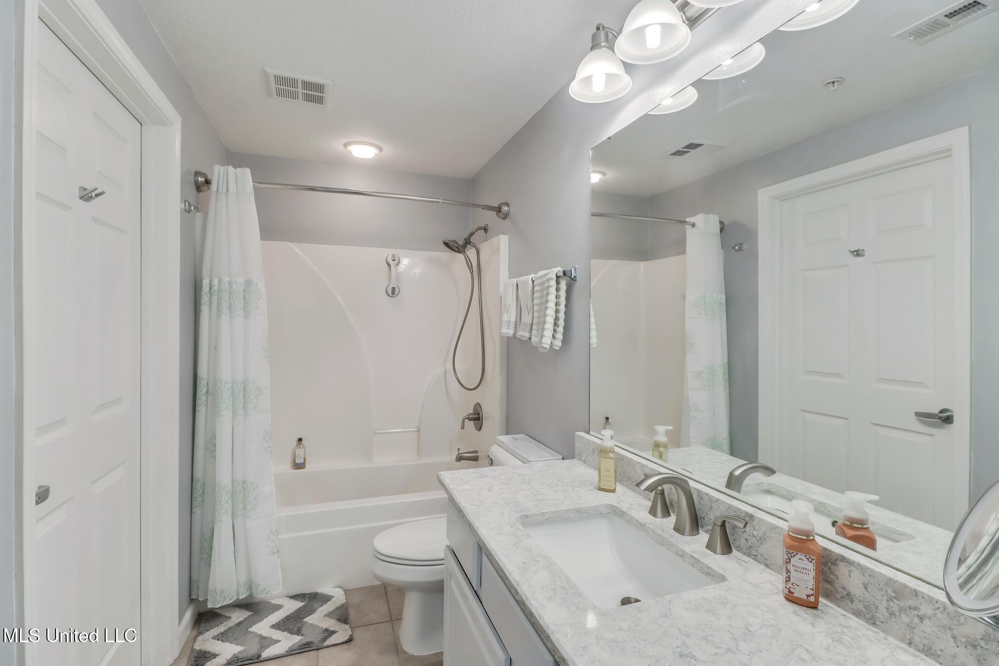 2228 Beach Drive Property Photo 18