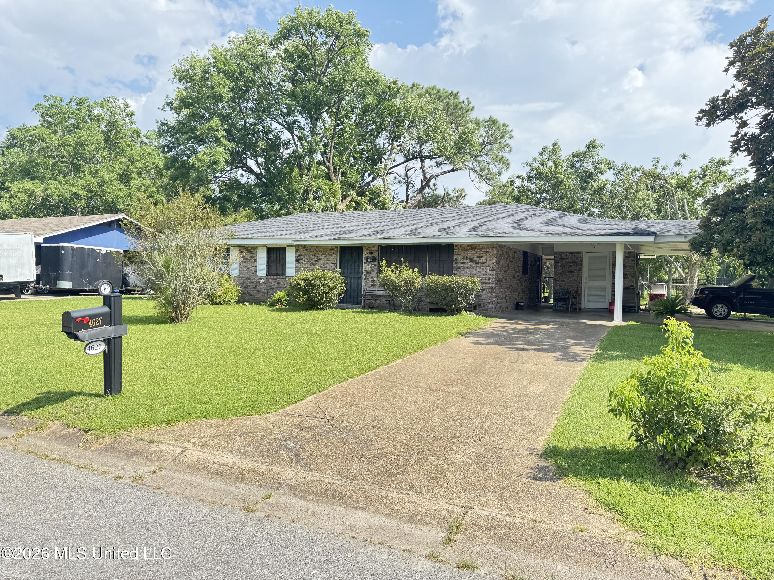 4627 Redstart Drive Property Photo 1