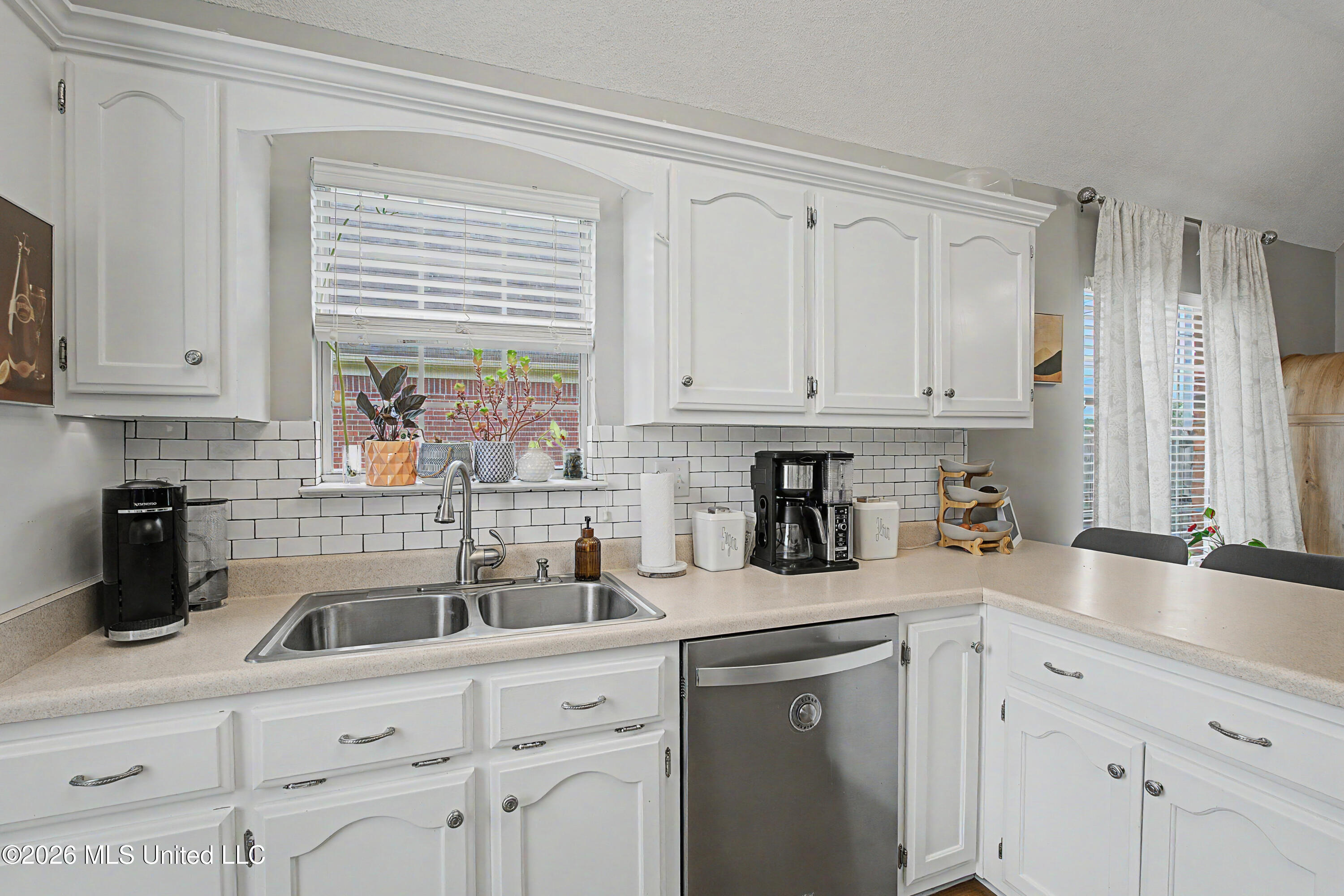 5981 Sheffield Drive Property Photo 10