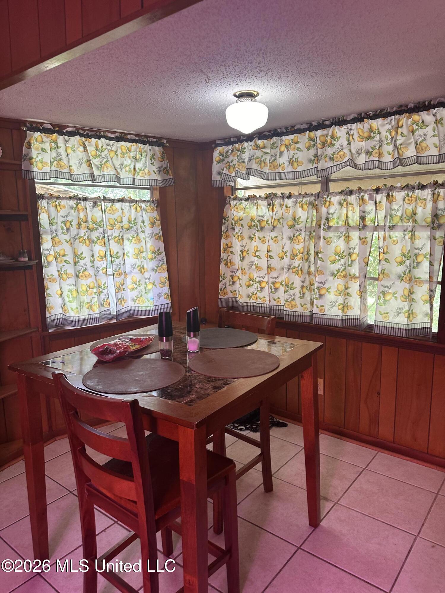 605 Pinewood Drive Property Photo 3