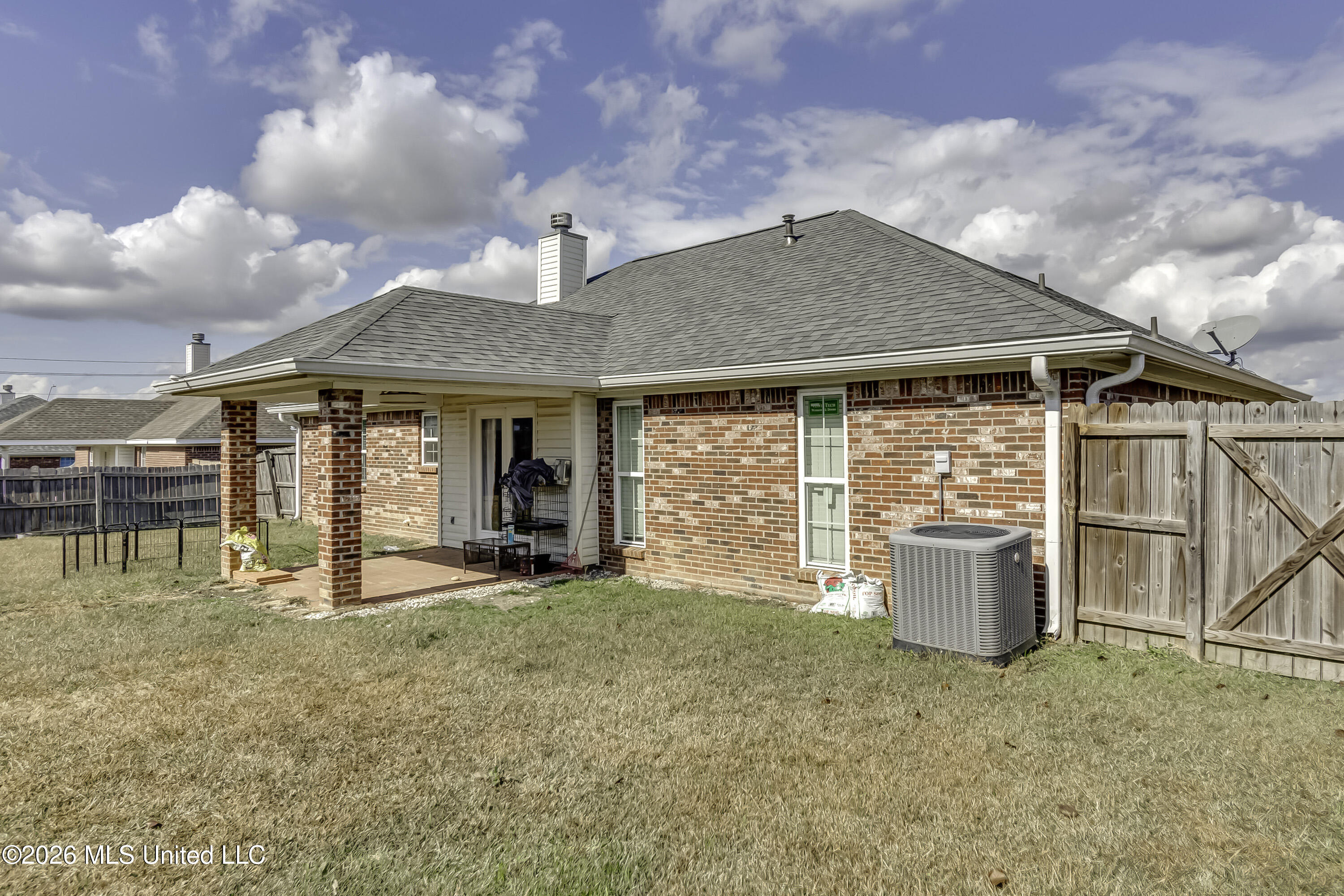 217 White Oak Place Property Photo 5
