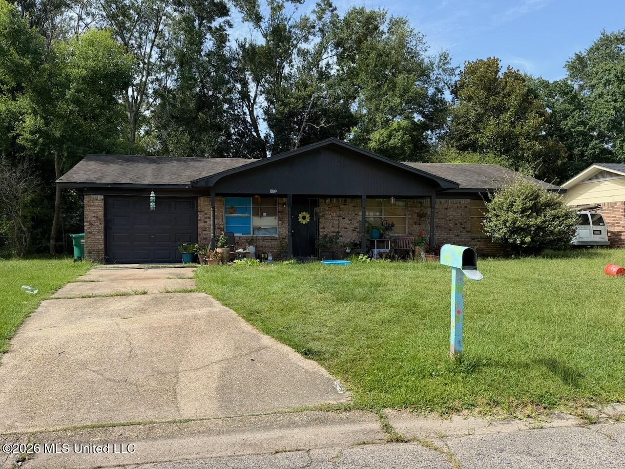 1009 Shirley Drive Property Photo 1