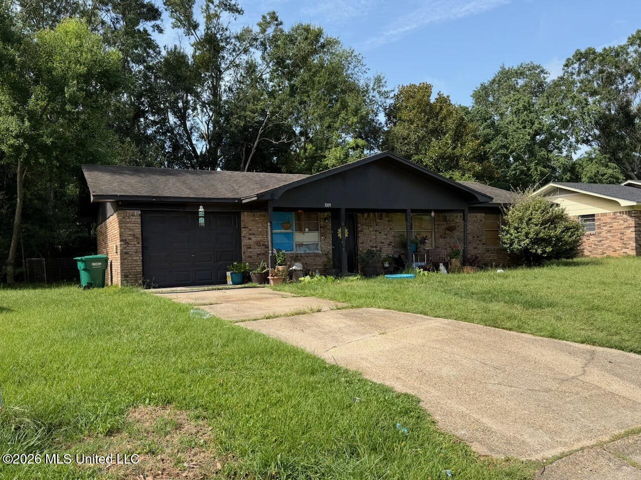 1009 Shirley Drive Property Photo 2