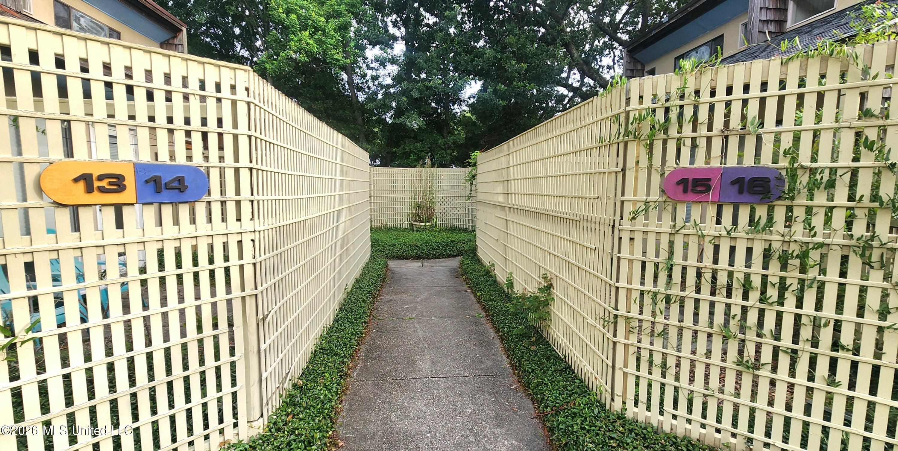 828 Oakleigh Avenue Property Photo 3