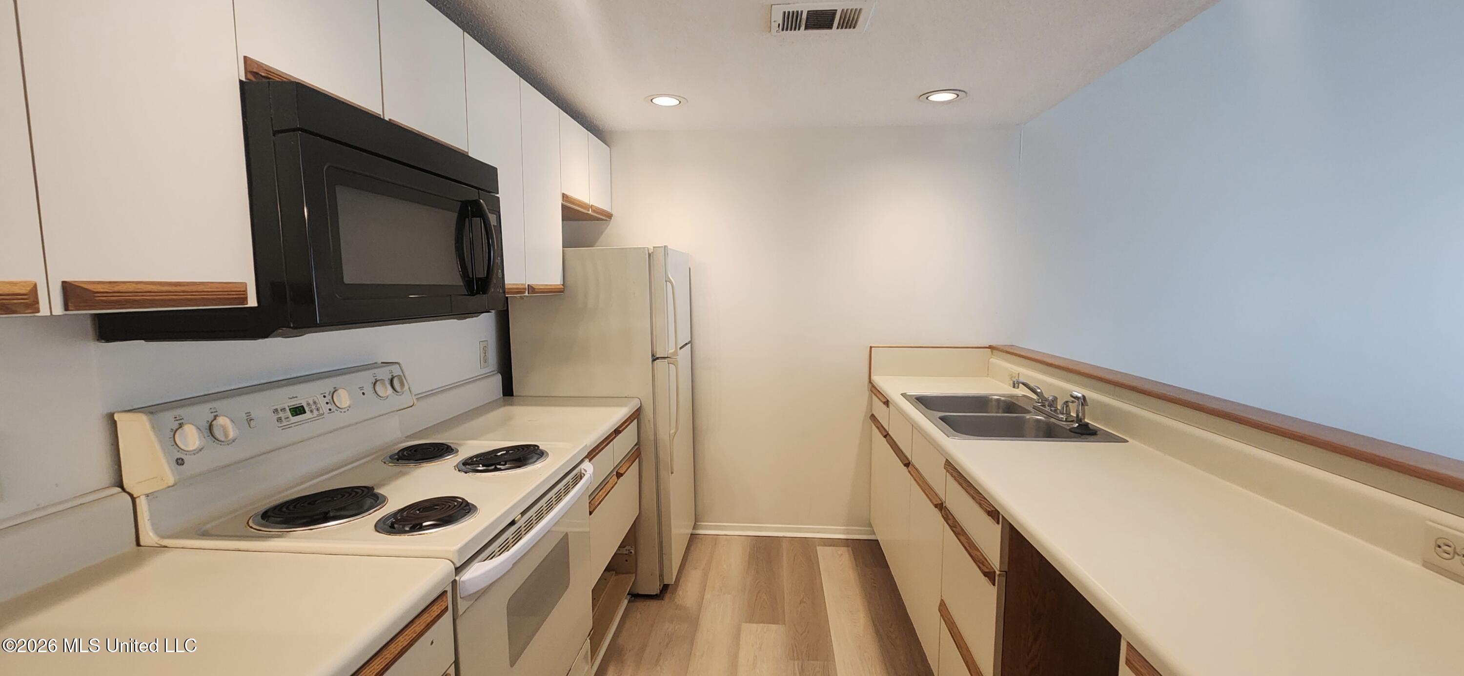 828 Oakleigh Avenue Property Photo 9