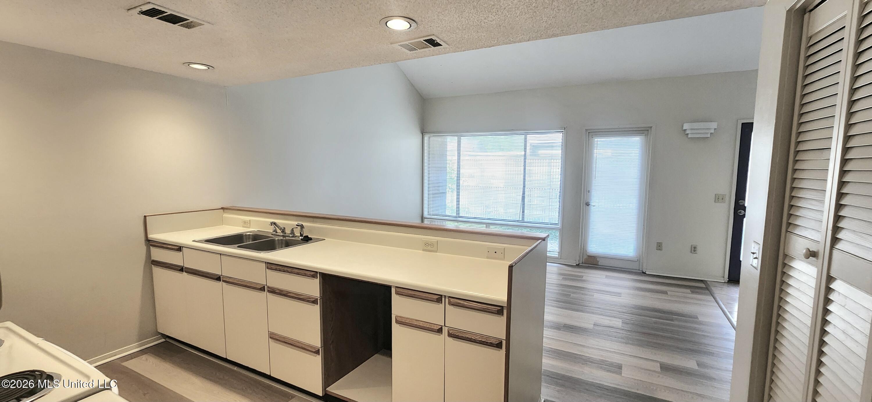 828 Oakleigh Avenue Property Photo 10