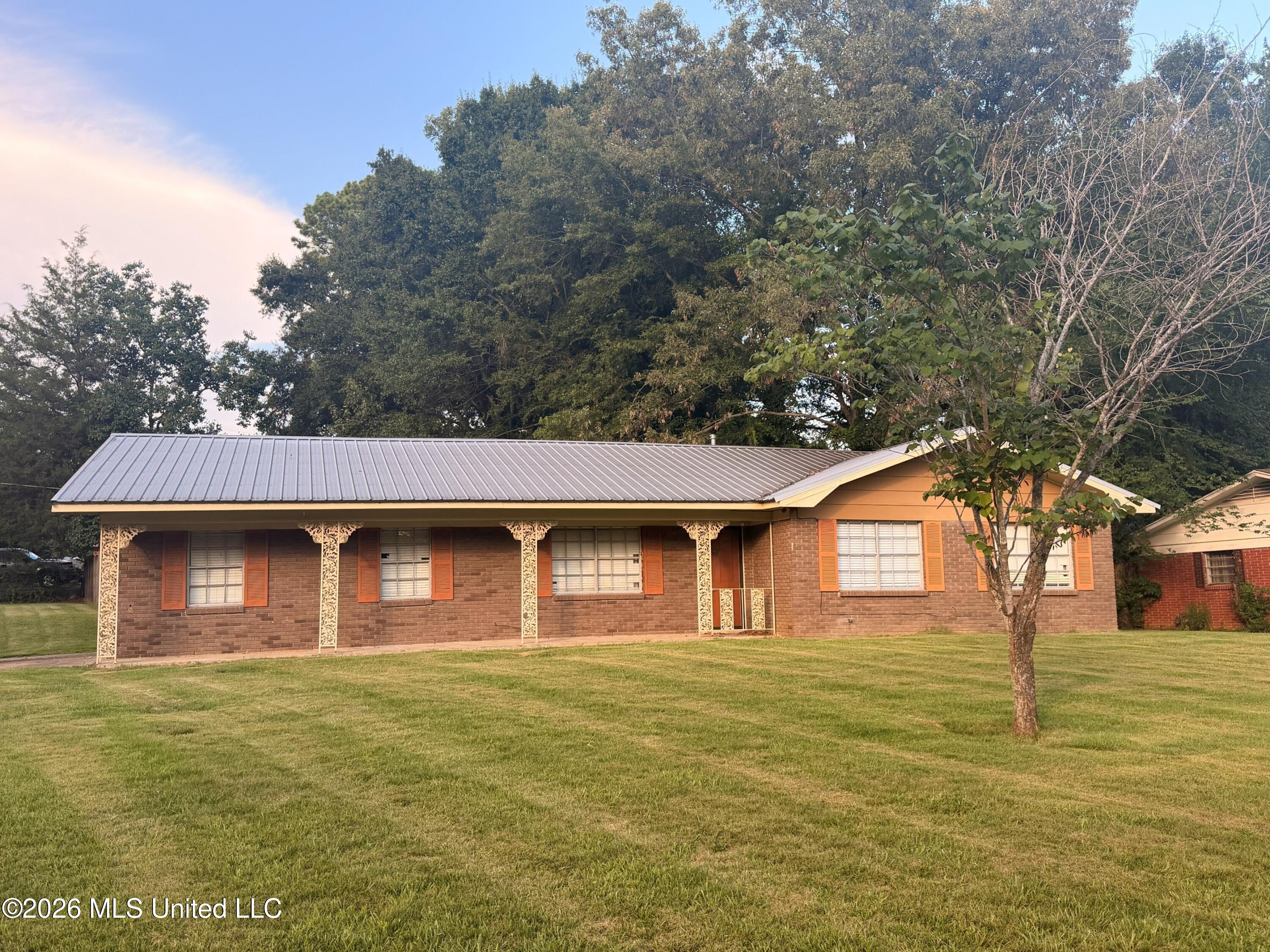 550 Mary Ann Drive Property Photo 1