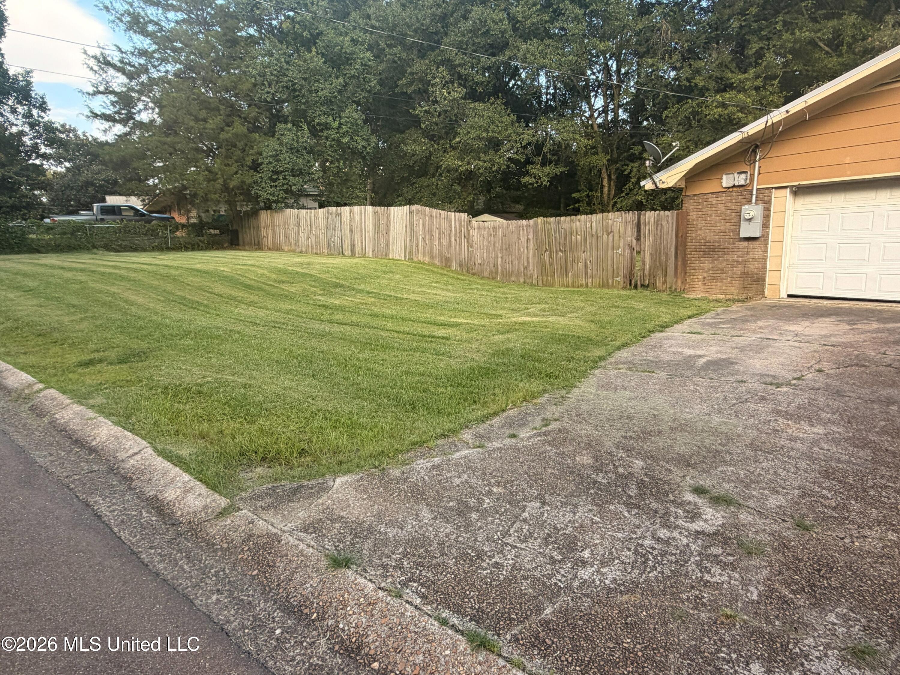 550 Mary Ann Drive Property Photo 3