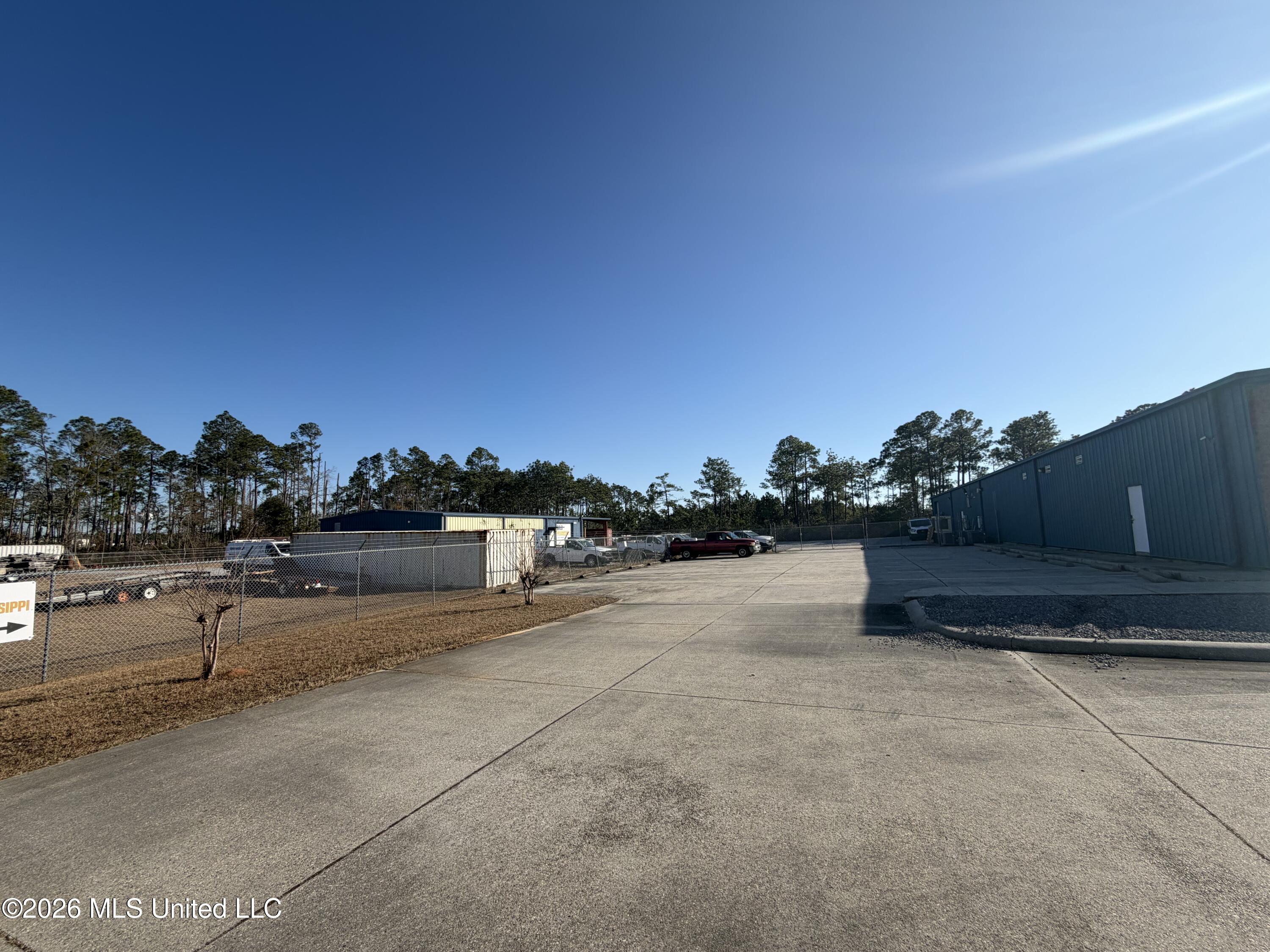 14049 Fastway Lane Property Photo 3