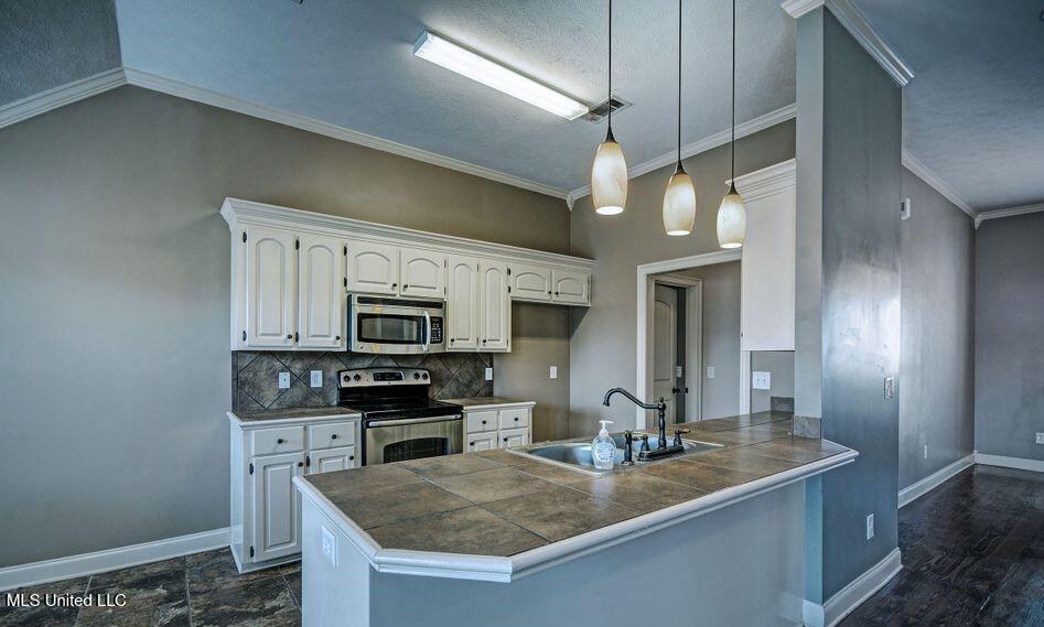 121 Millhouse Drive Property Photo 4