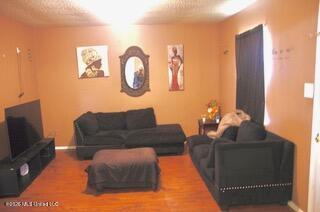 708 Beverly Drive Property Photo 4