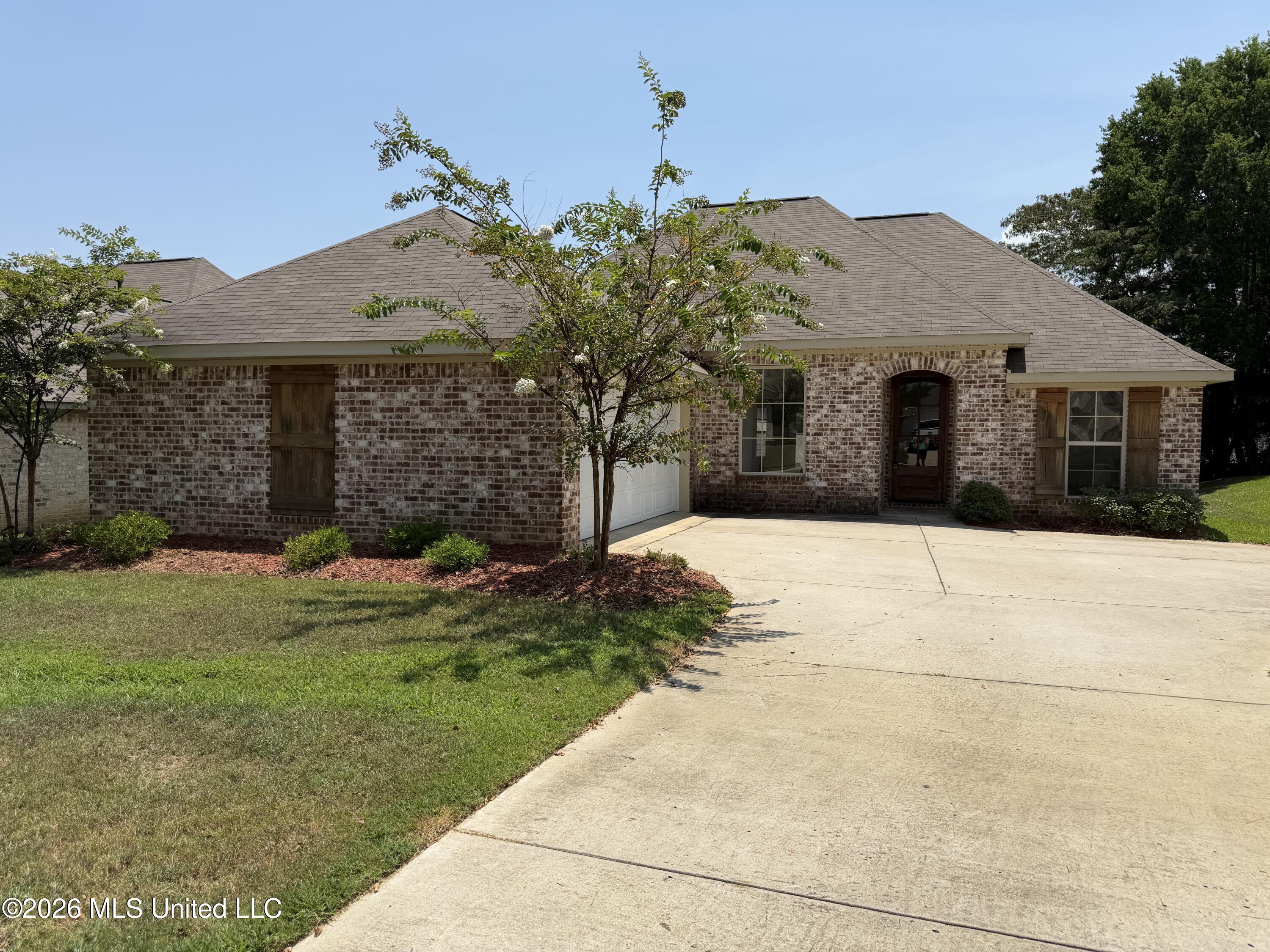 464 Silver Hill Drive Property Photo 1