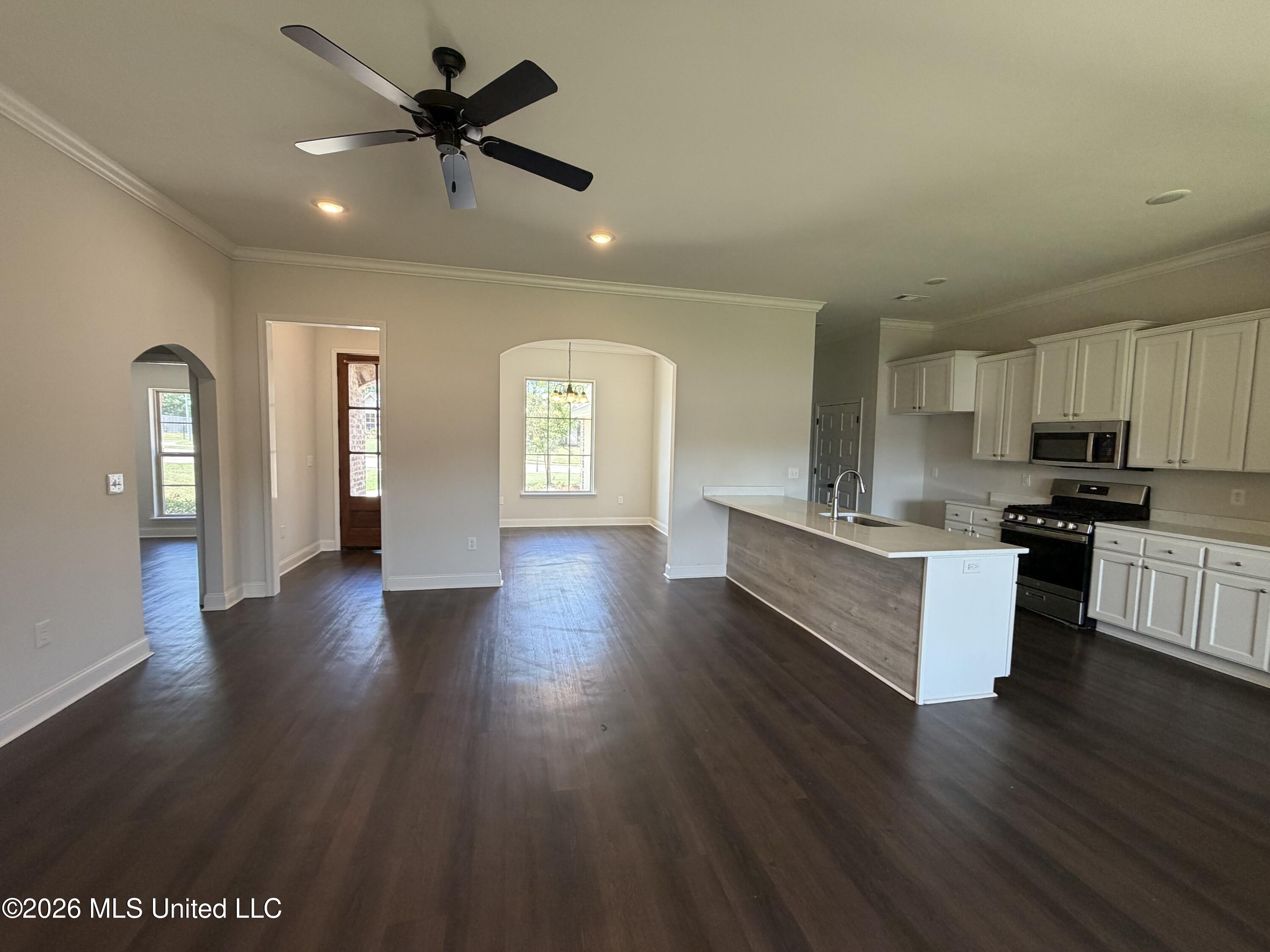 464 Silver Hill Drive Property Photo 4