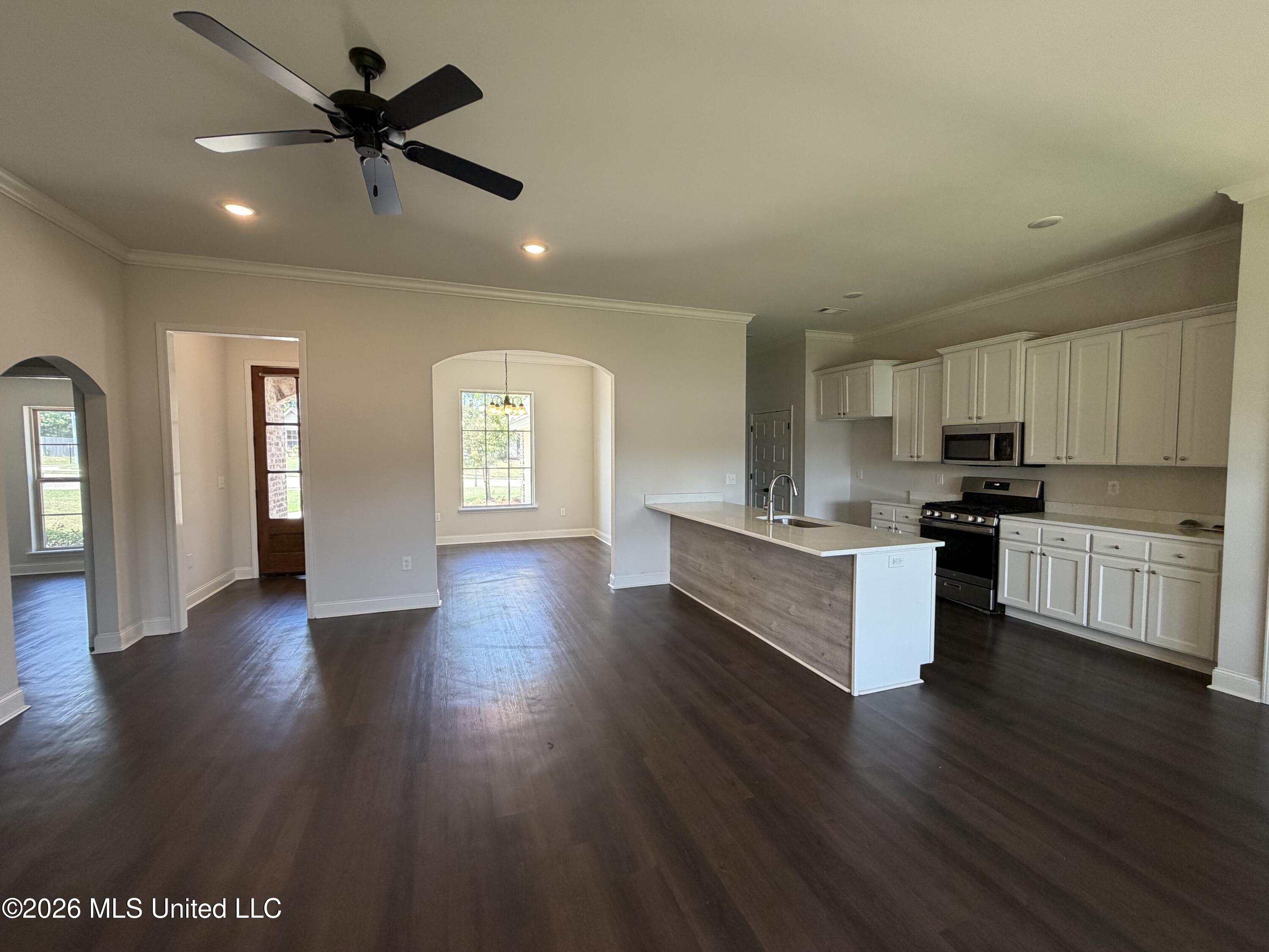 464 Silver Hill Drive Property Photo 6