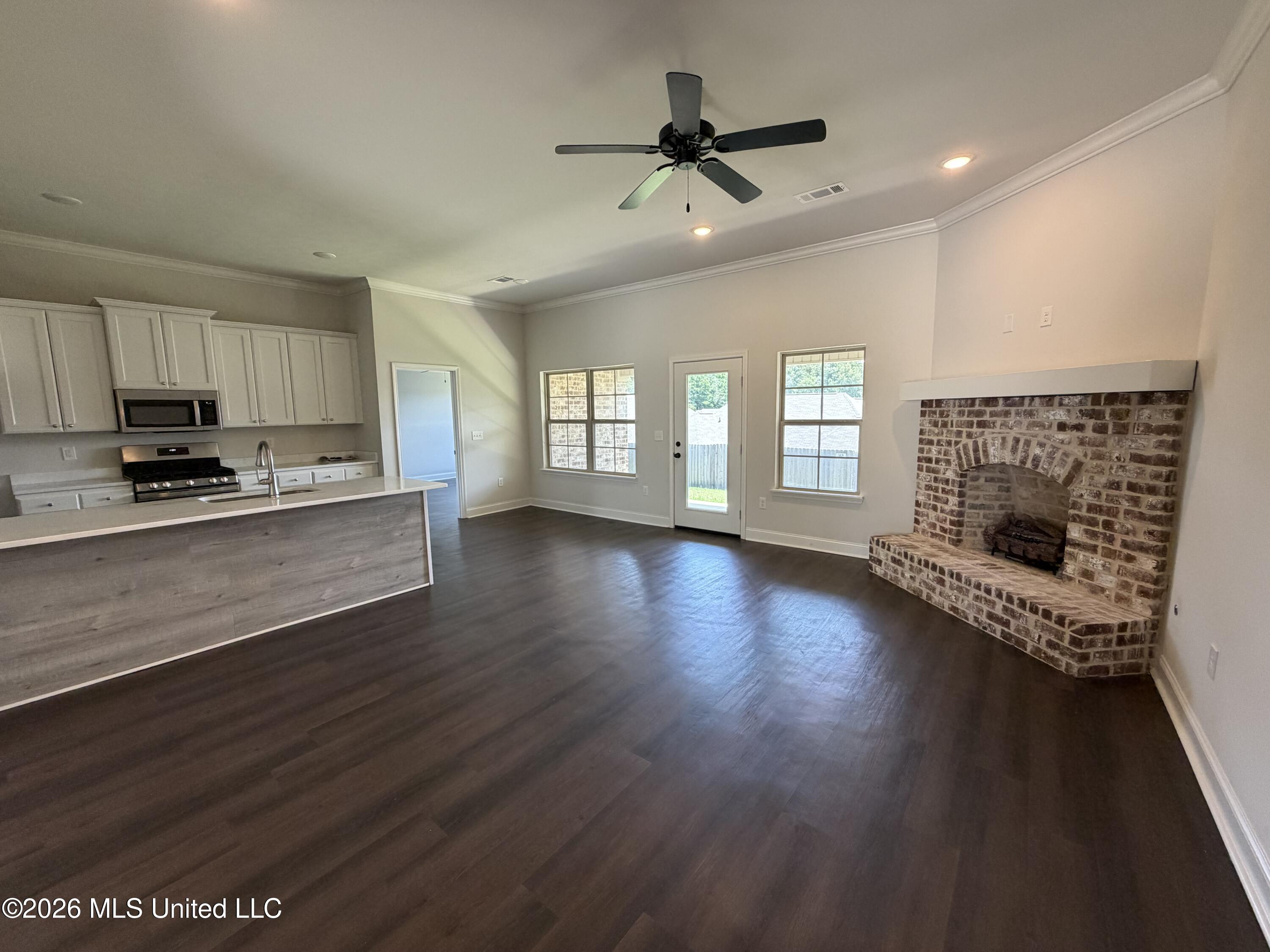 464 Silver Hill Drive Property Photo 7
